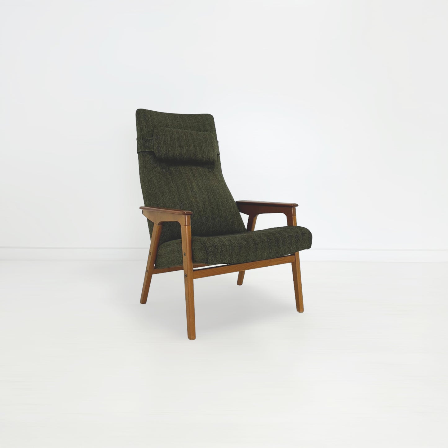 ハイバックチェア