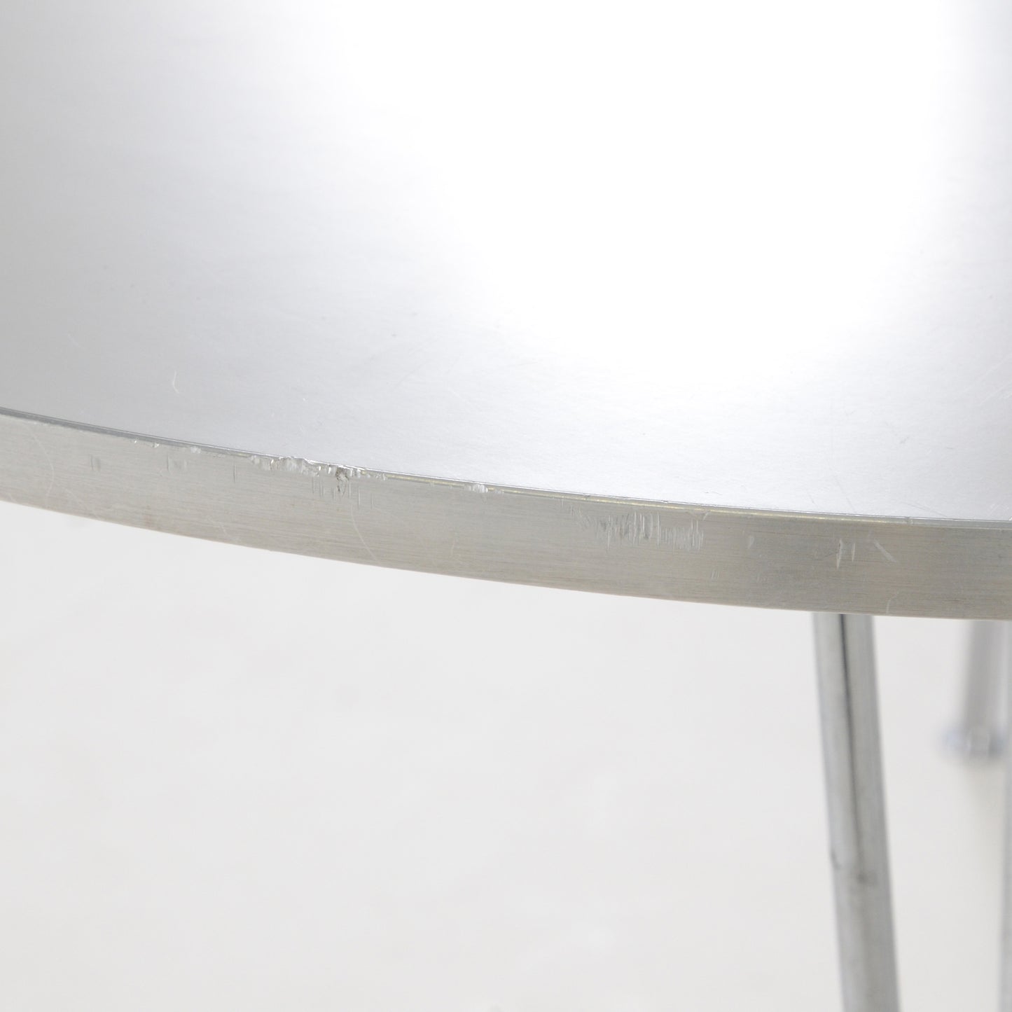 天板縁：細かな傷がございます