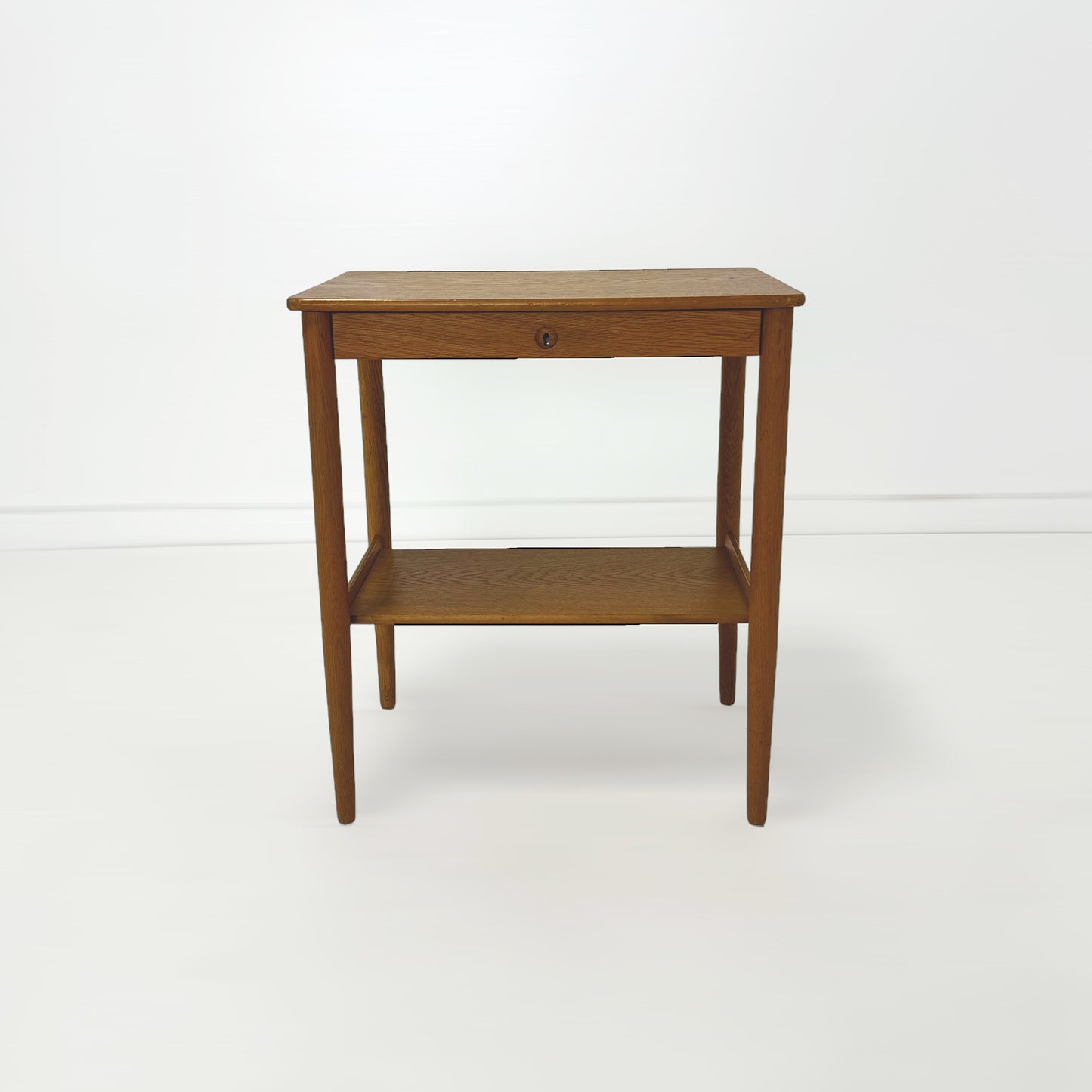 Yngvar Sandstrom ベッドサイドテーブル