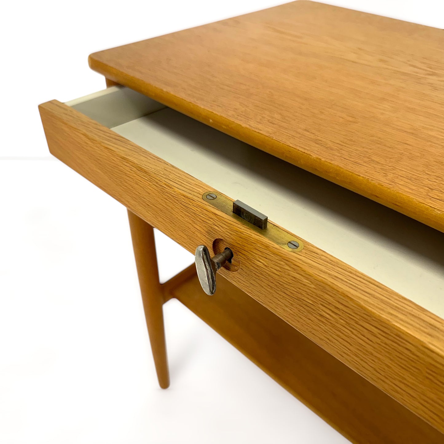 Yngvar Sandstrom ベッドサイドテーブル