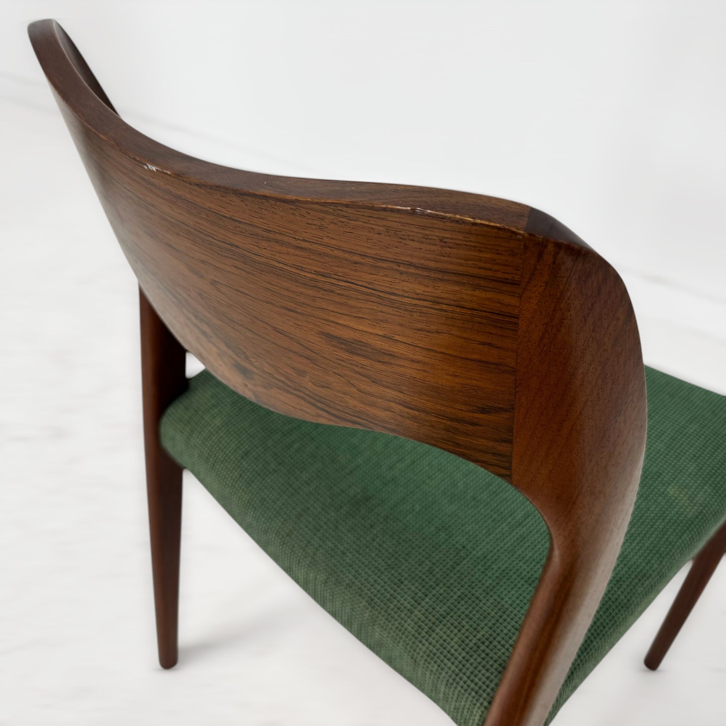 背面後方傷有り