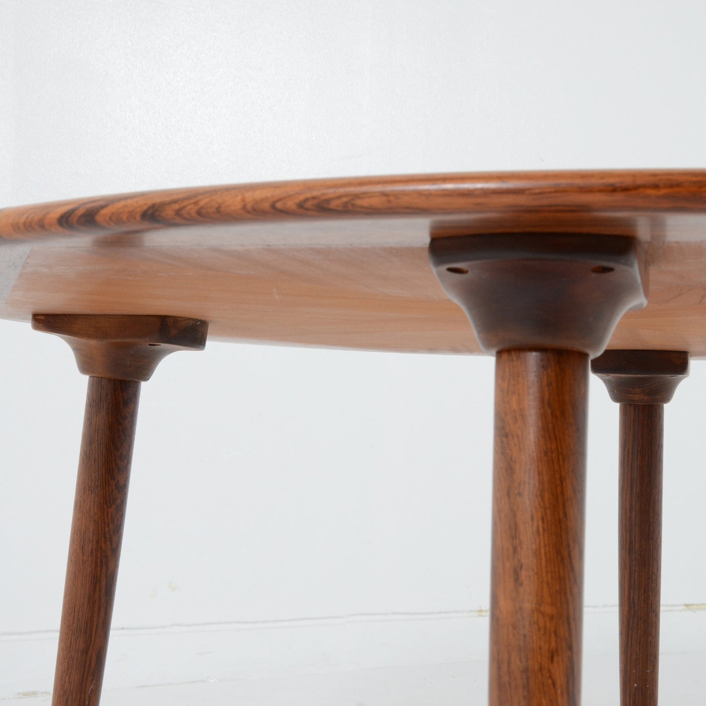 ラウンドコーヒーテーブル