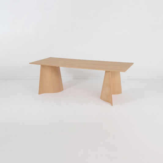 Matias Moellenbach トレスルテーブル