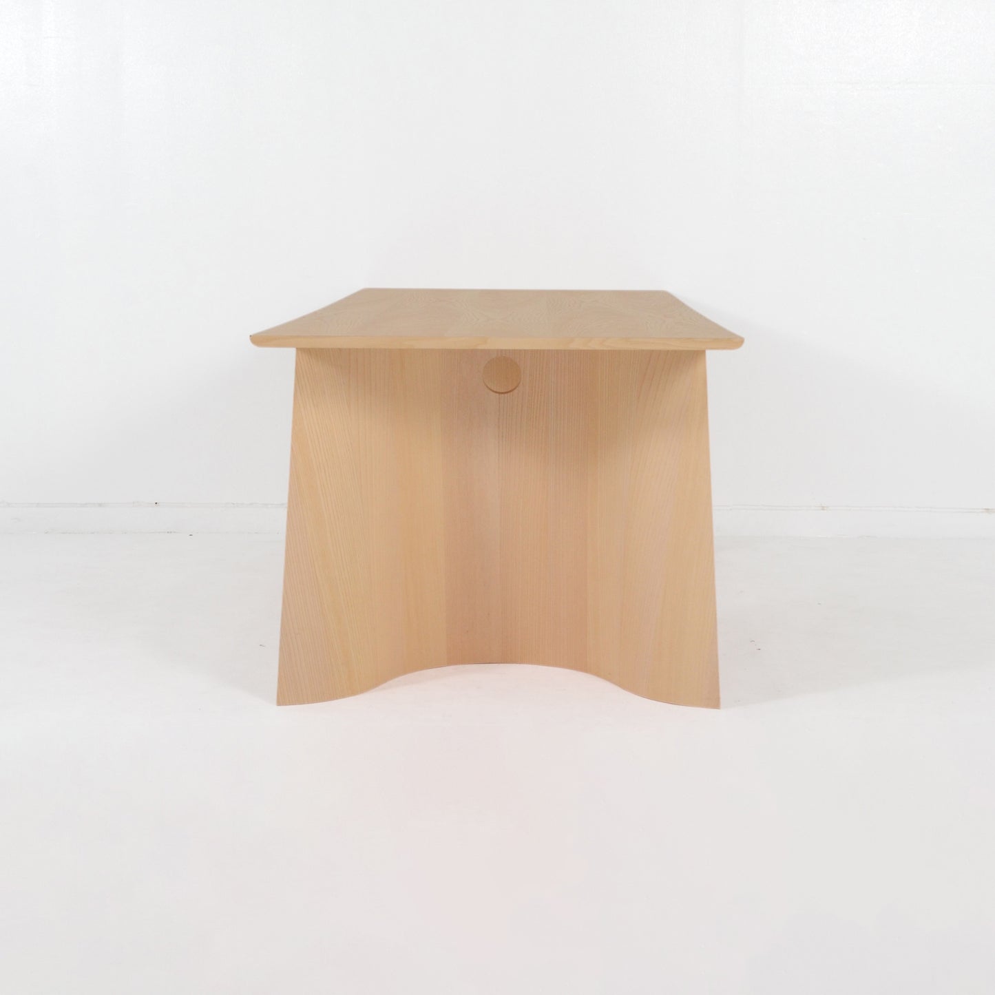 Matias Moellenbach トレスルテーブル