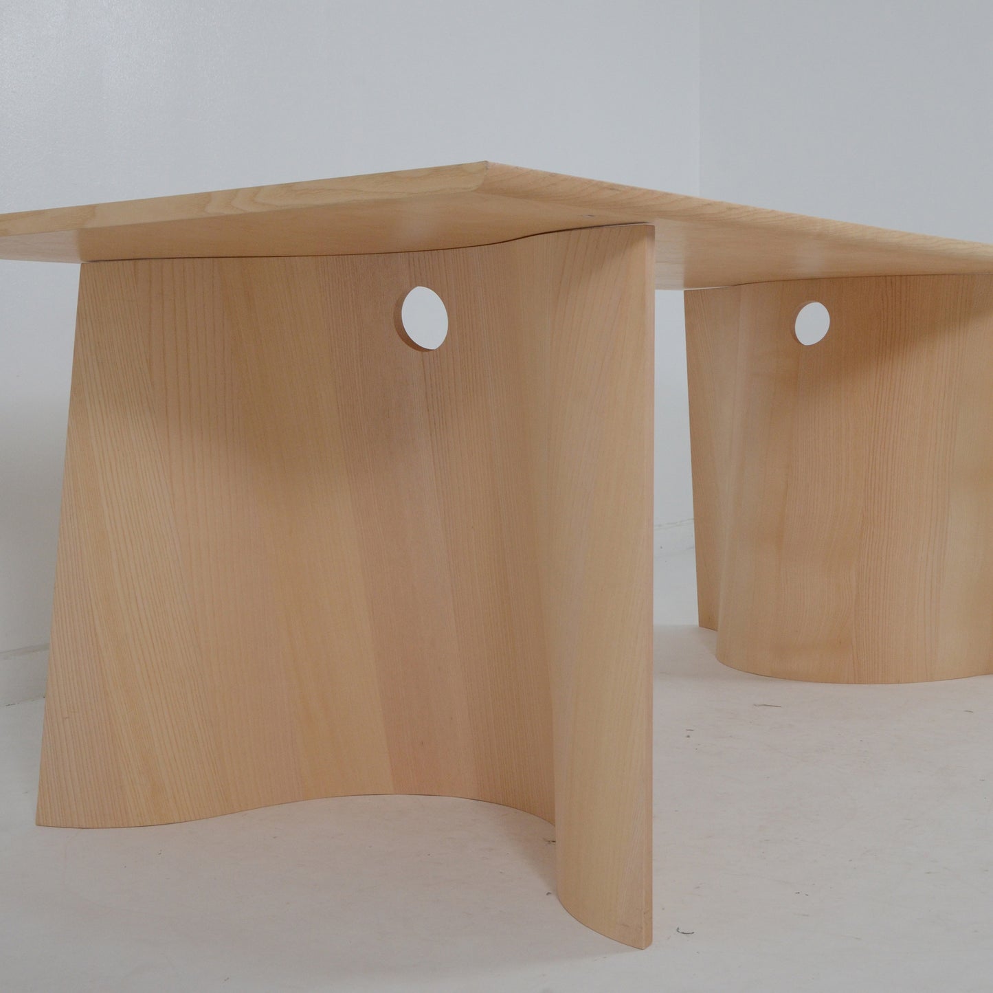 Matias Moellenbach トレスルテーブル