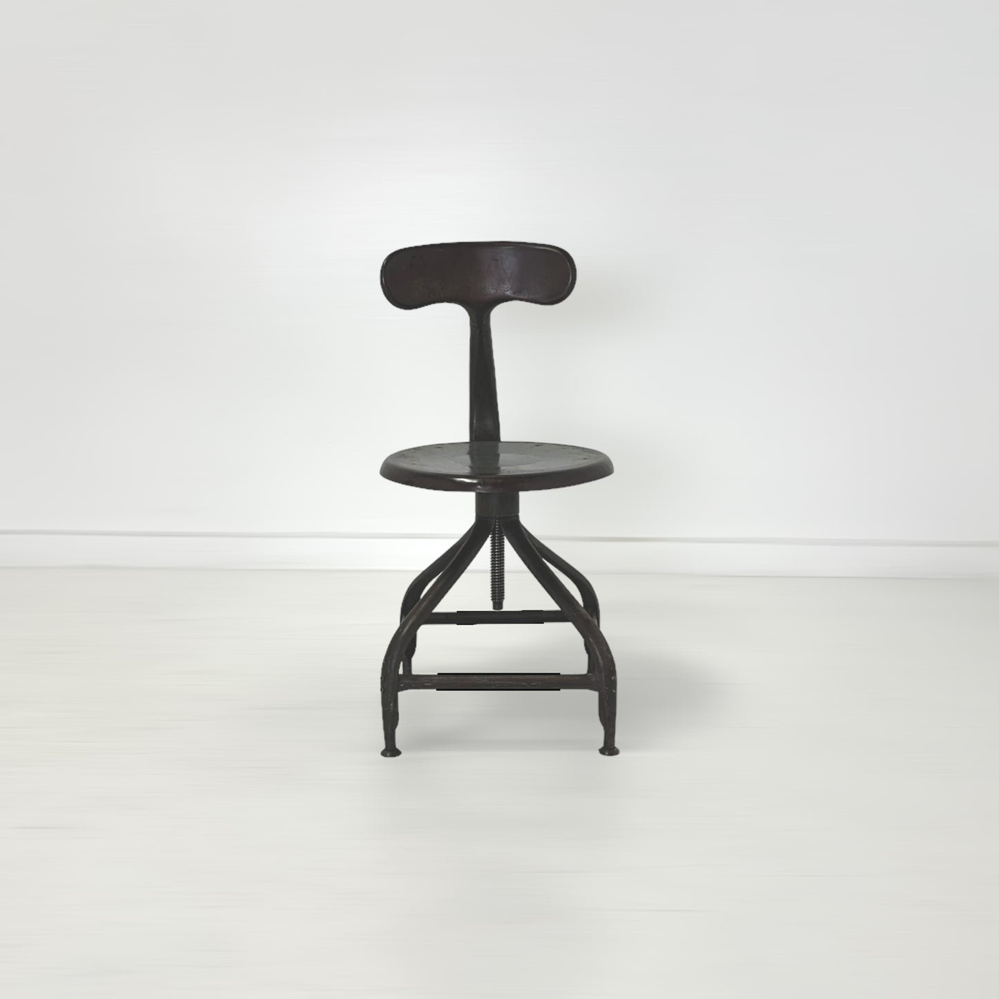 NICOLLE CHAIR