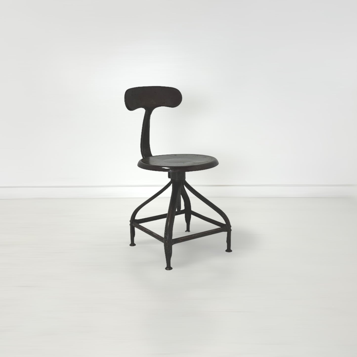 NICOLLE CHAIR