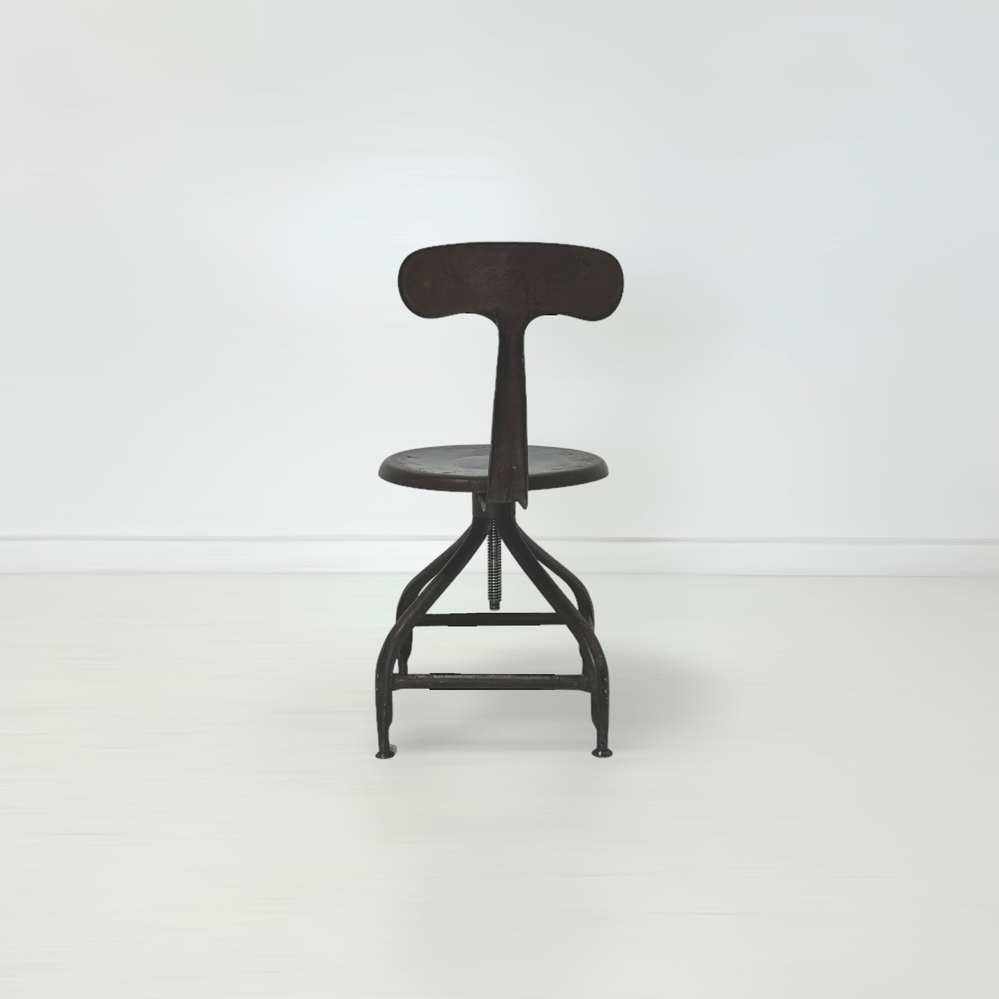NICOLLE CHAIR