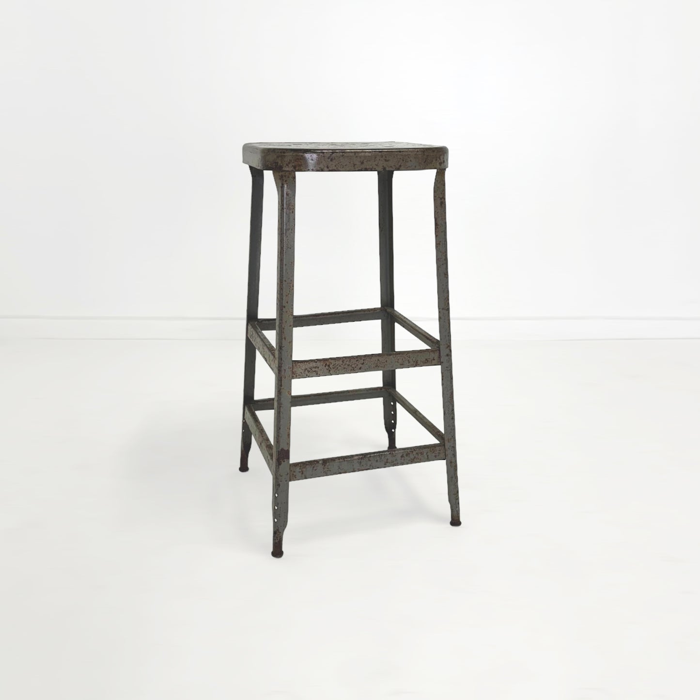 メタルハイスツール