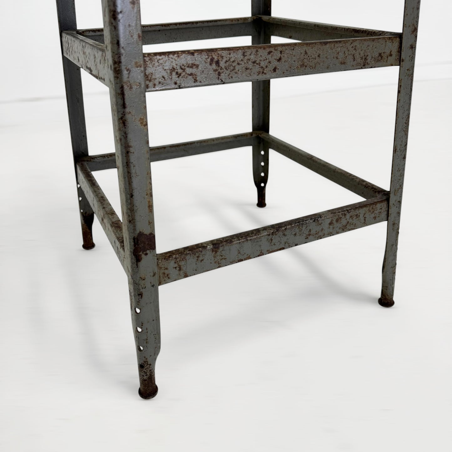 メタルハイスツール