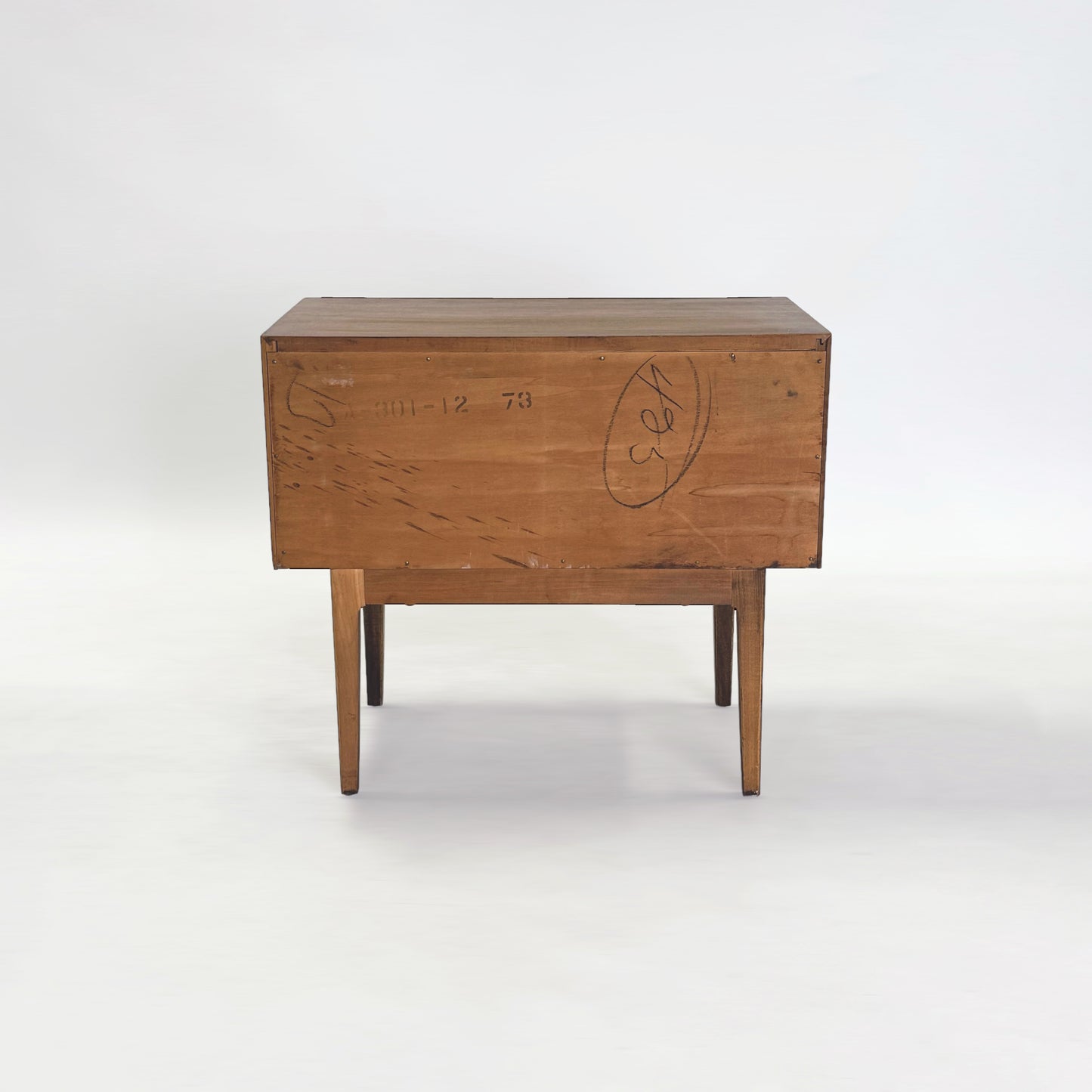 Vignola Furniture ナイトスタンド