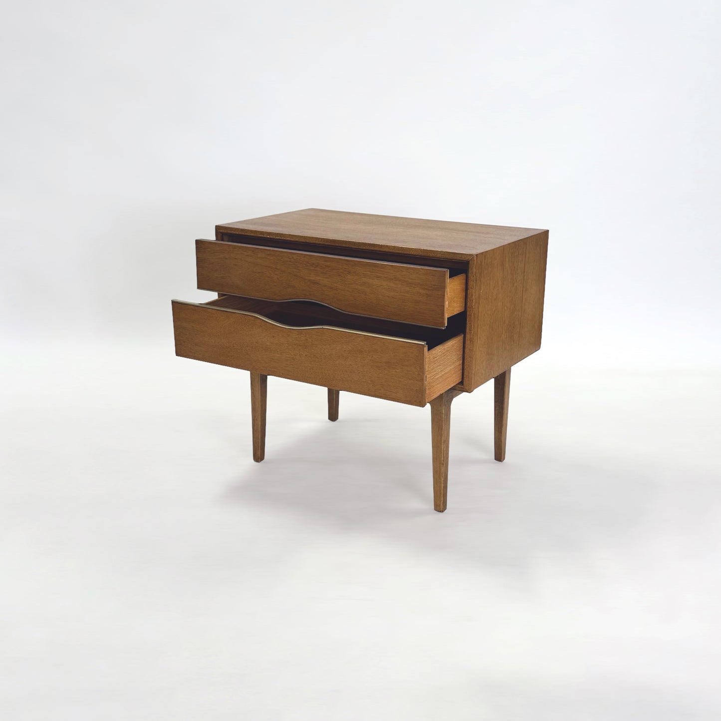 Vignola Furniture ナイトスタンド