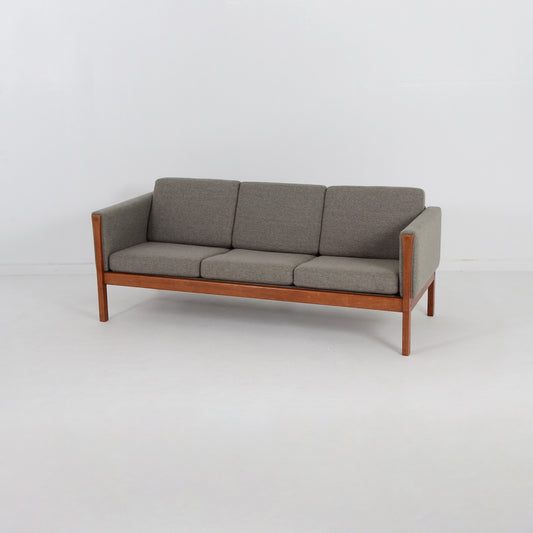 Hans J. Wegner CH163 3シーターソファ