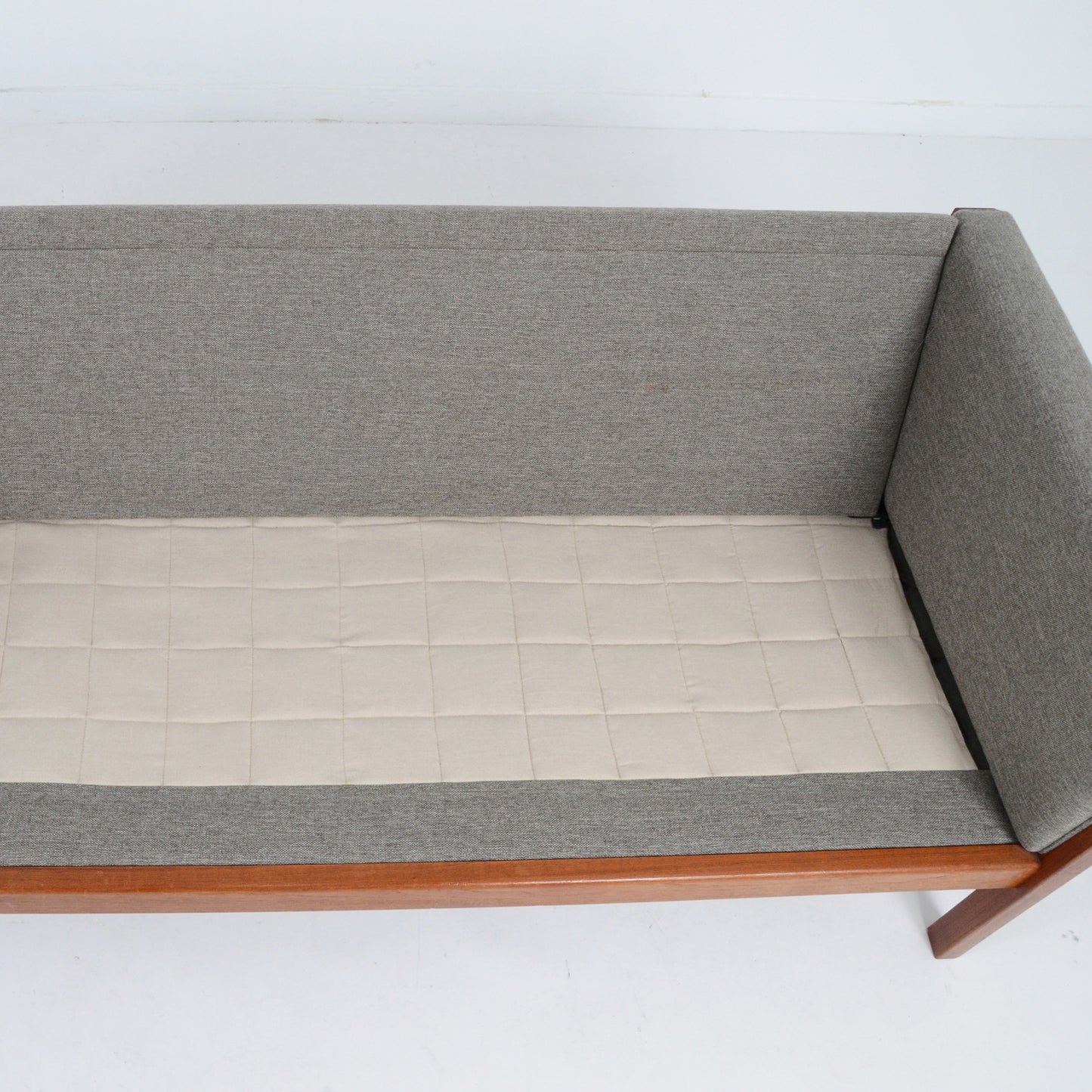 Hans J. Wegner CH163 3シーターソファ