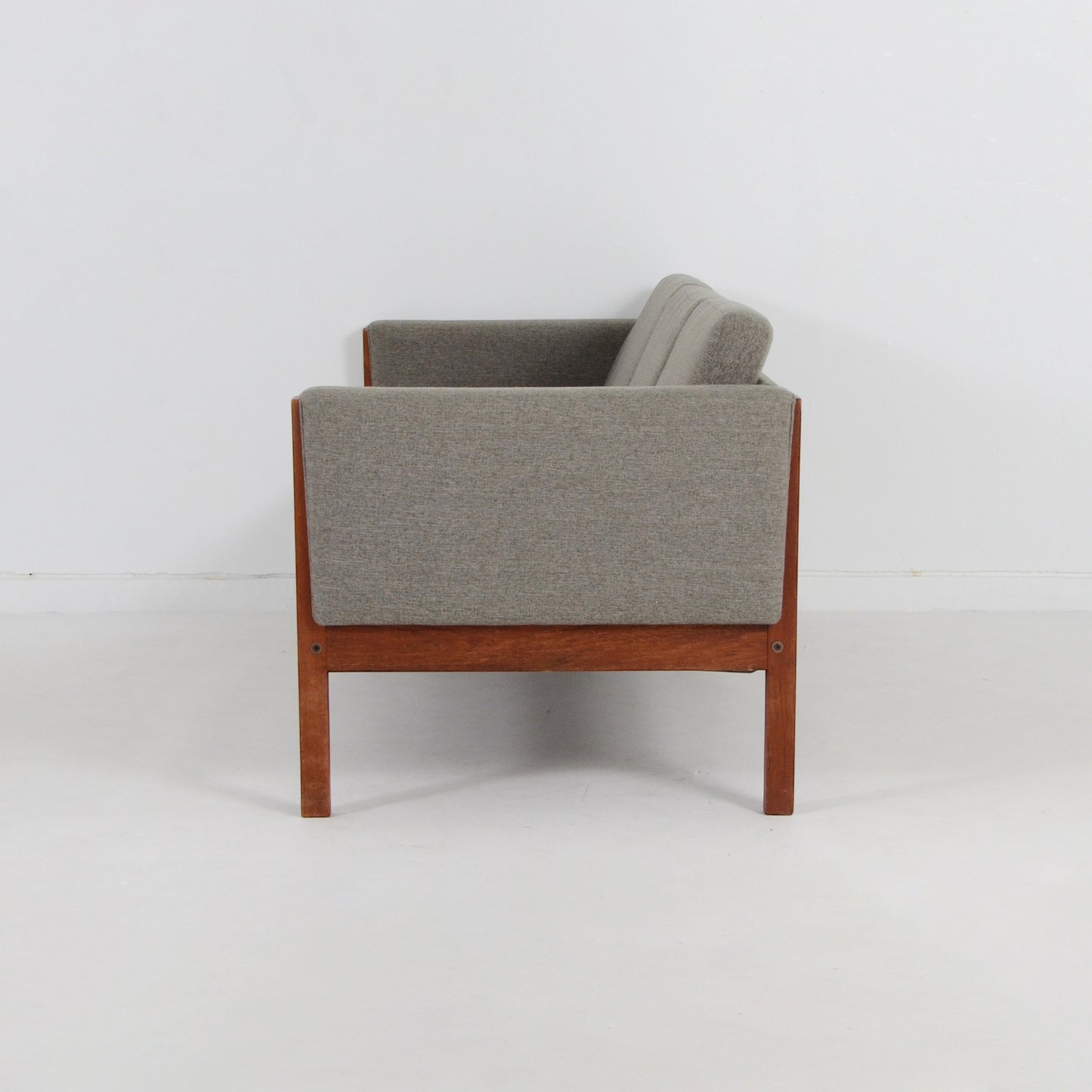 Hans J. Wegner CH163 3シーターソファ