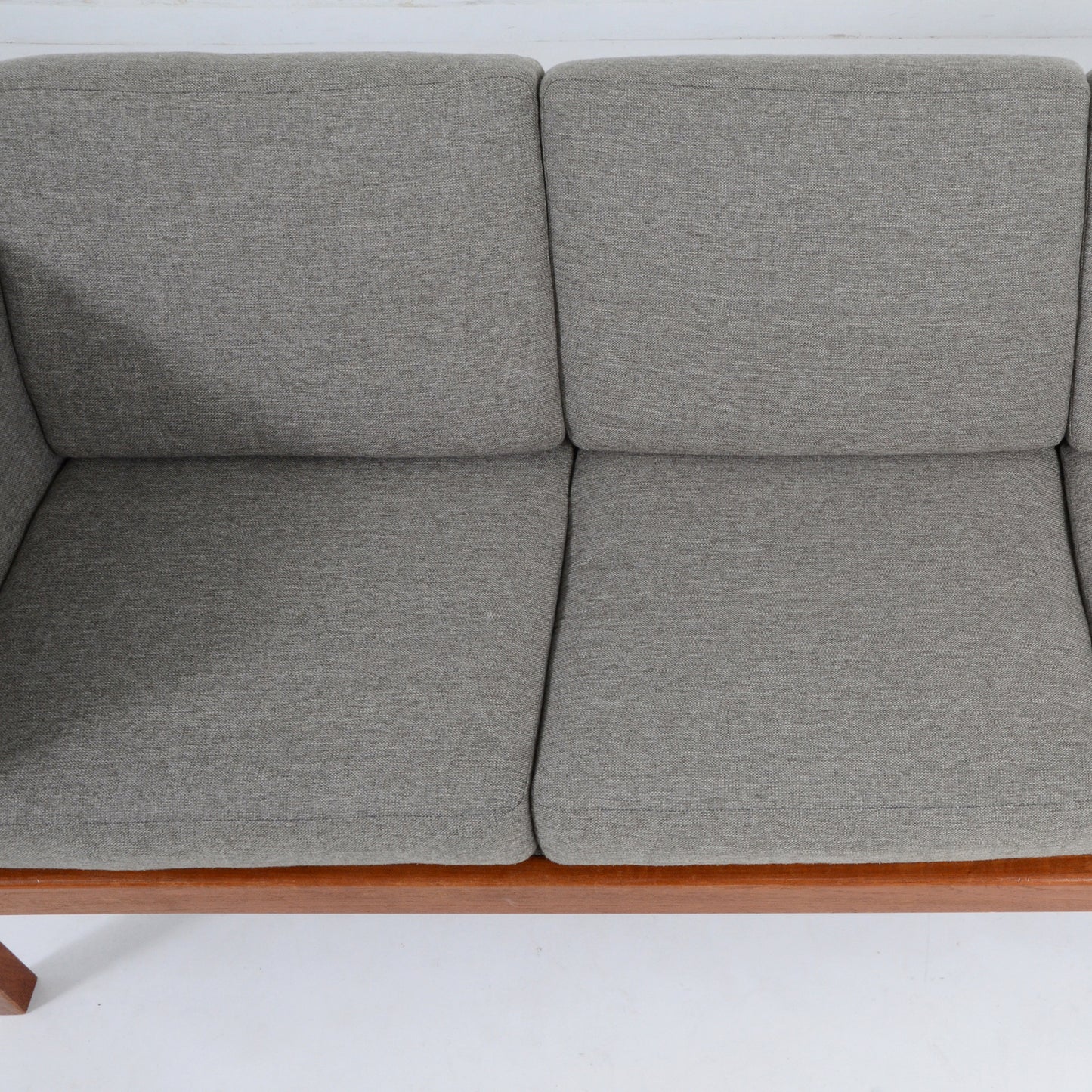 Hans J. Wegner CH163 3シーターソファ