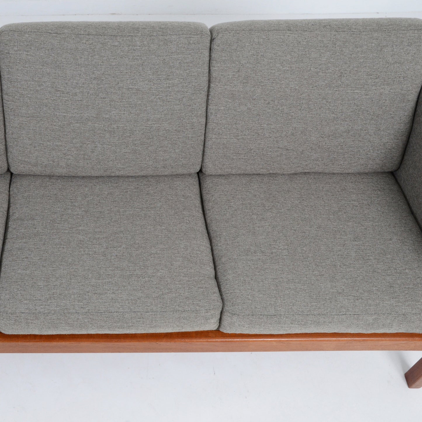 Hans J. Wegner CH163 3シーターソファ