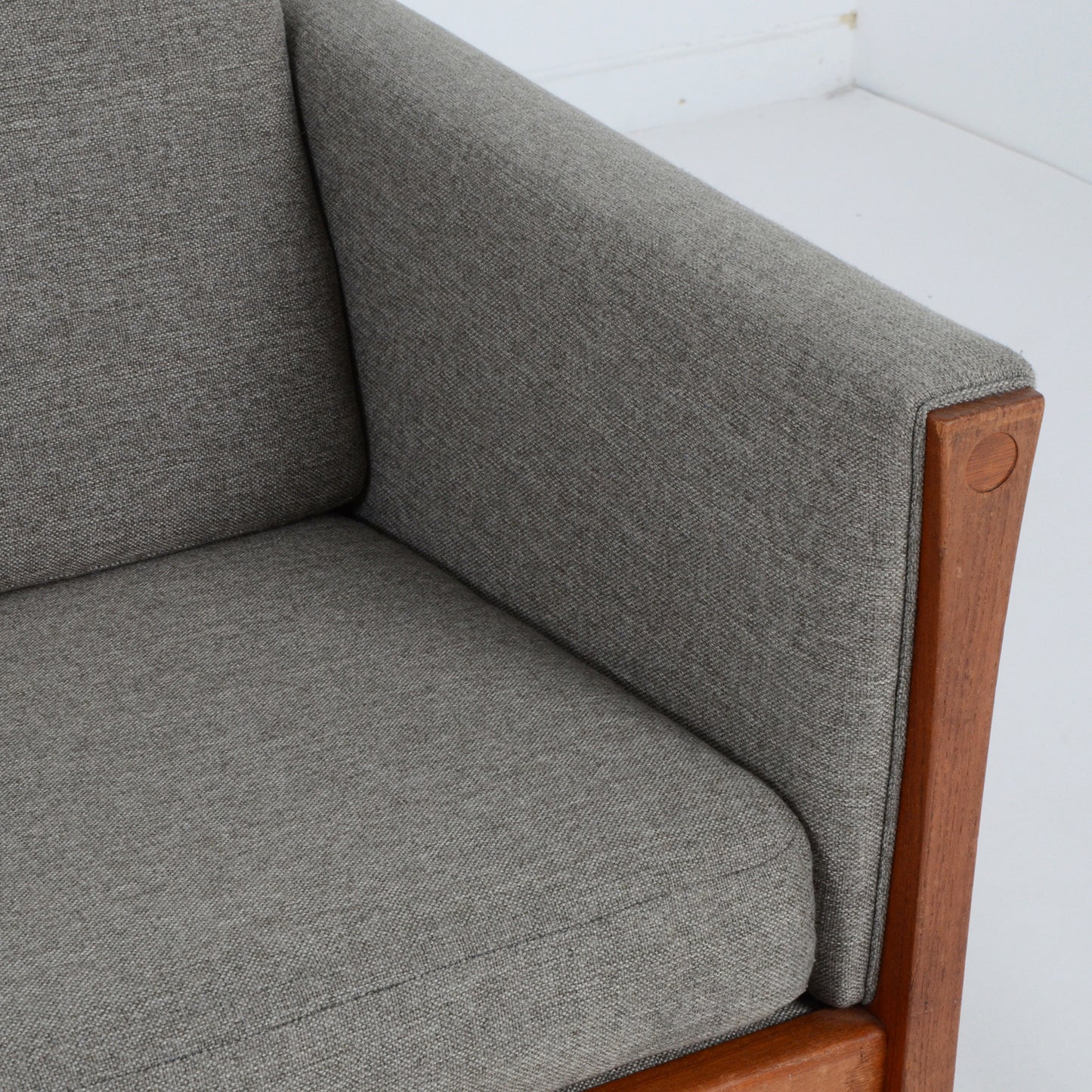 Hans J. Wegner CH163 3シーターソファ