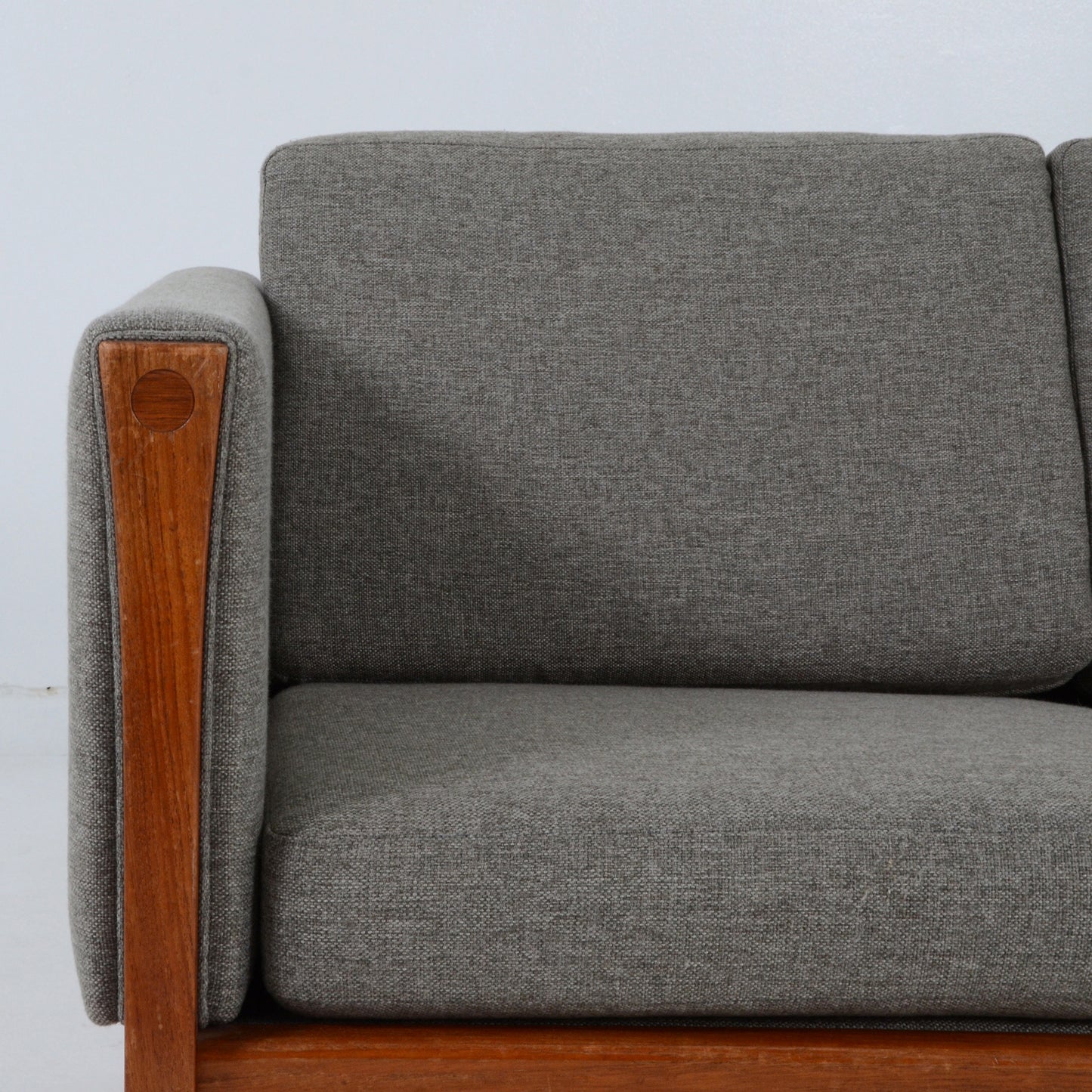 Hans J. Wegner CH163 3シーターソファ