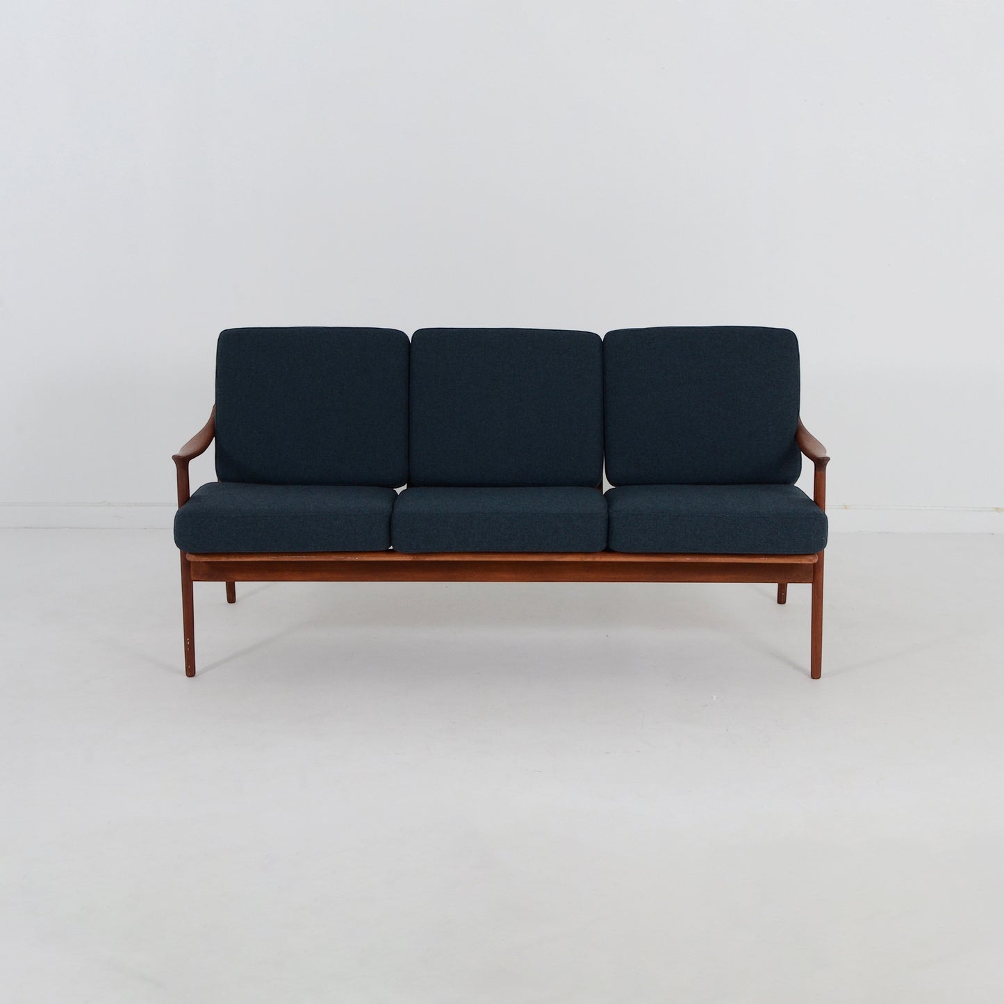 3シーターモダンソファ Fredrik A. Kayser
