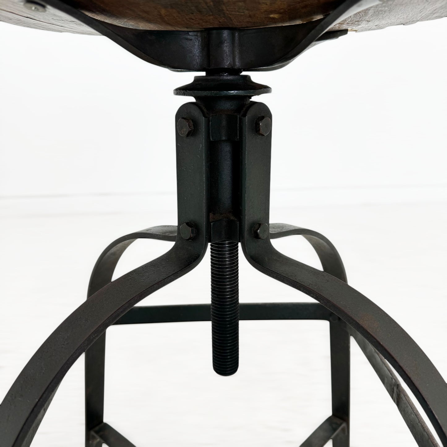 カウンタースツール