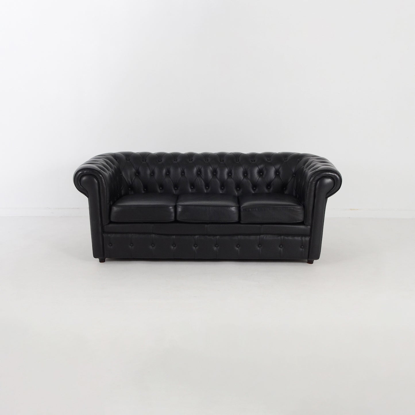 ブラック3シーターソファ