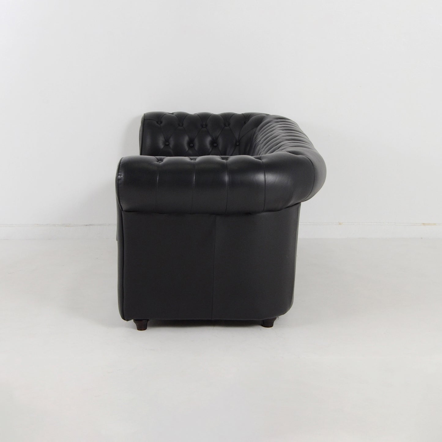 ブラック3シーターソファ