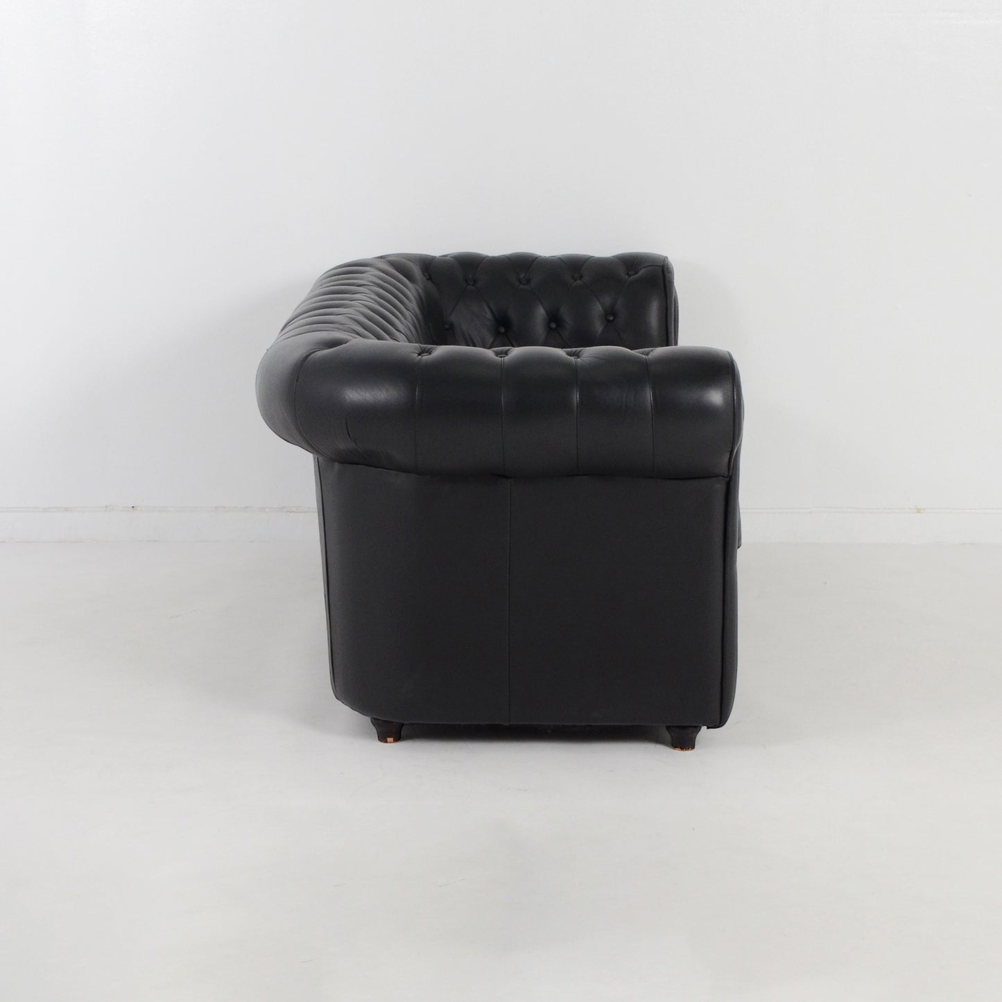 ブラック3シーターソファ