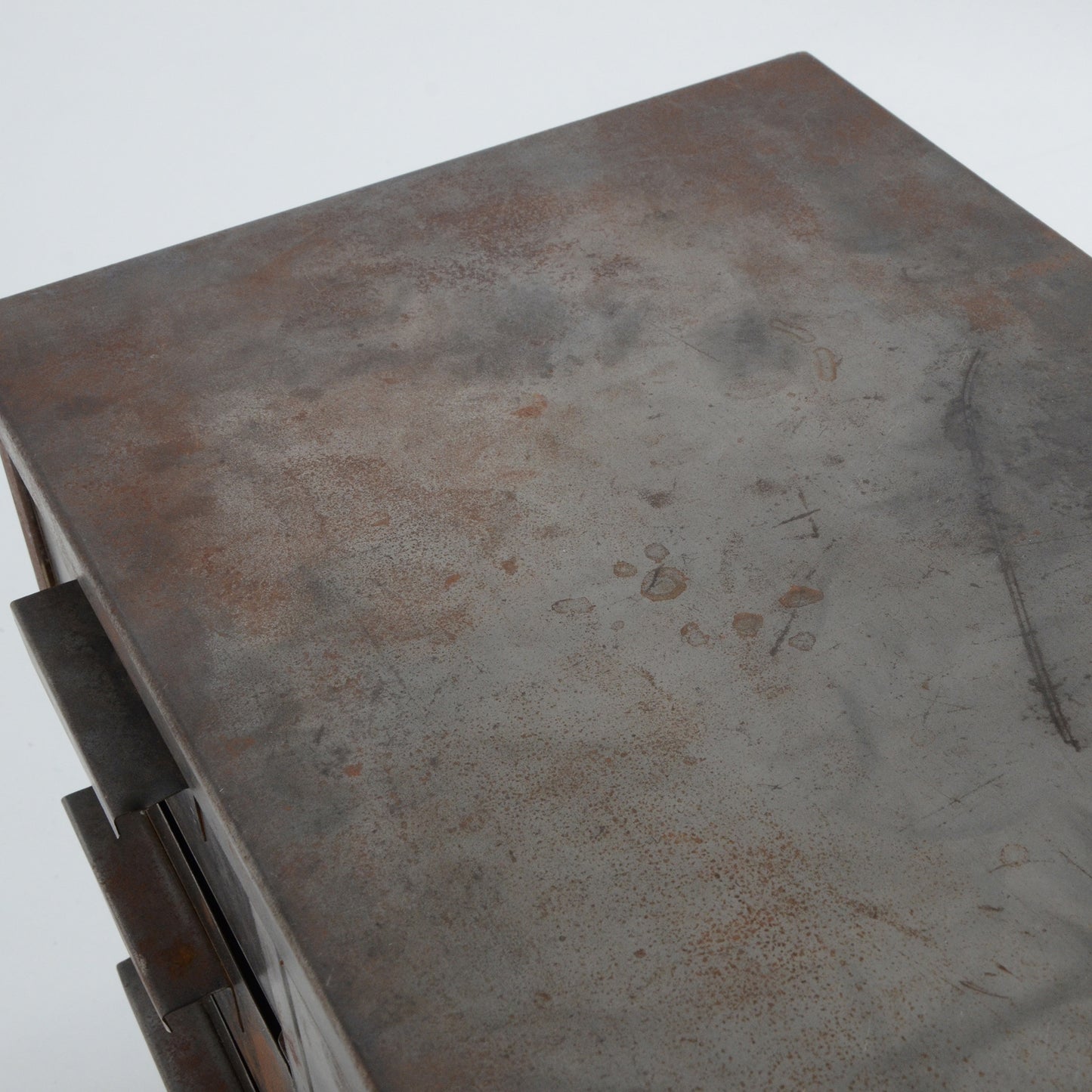 メタルキャビネット