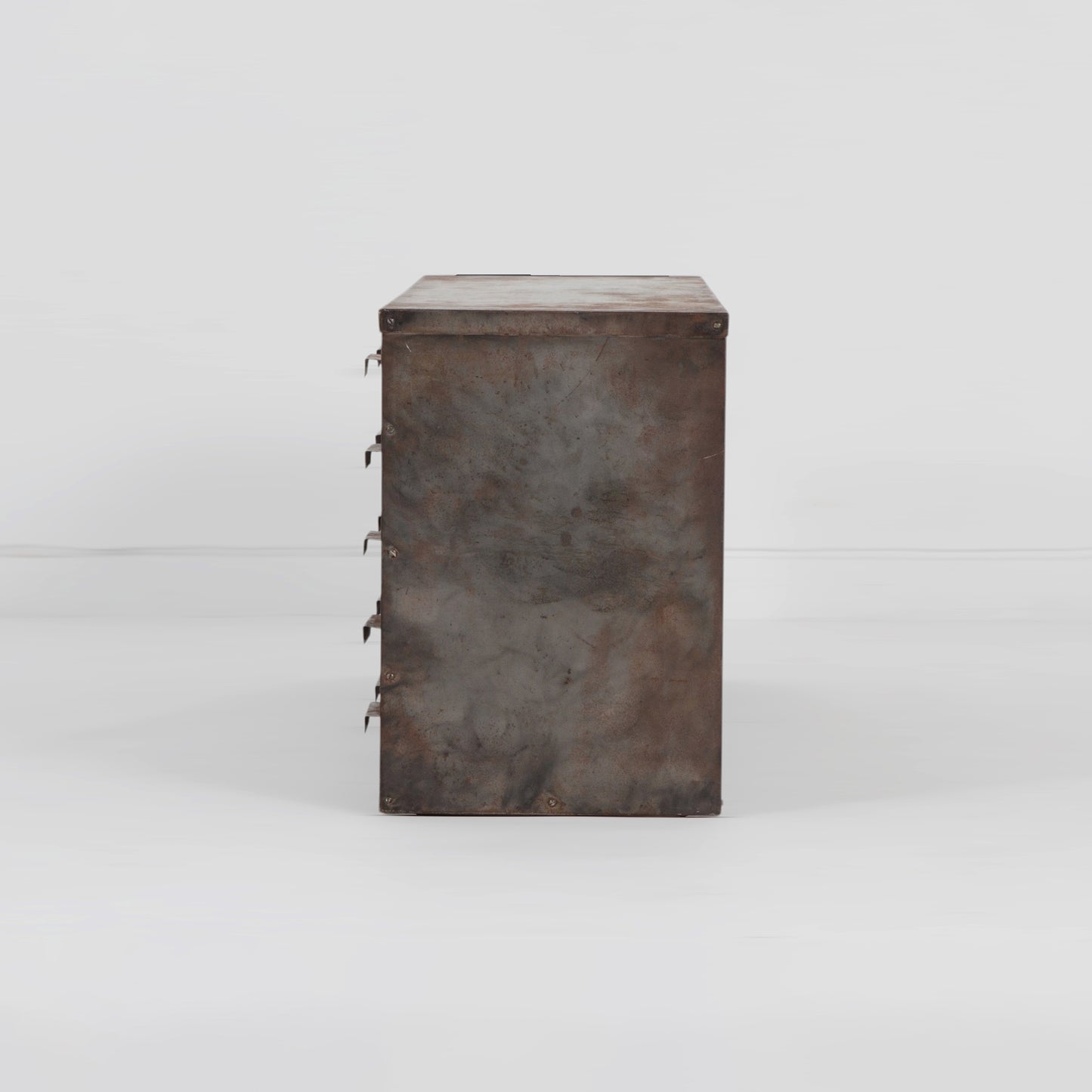 メタルキャビネット