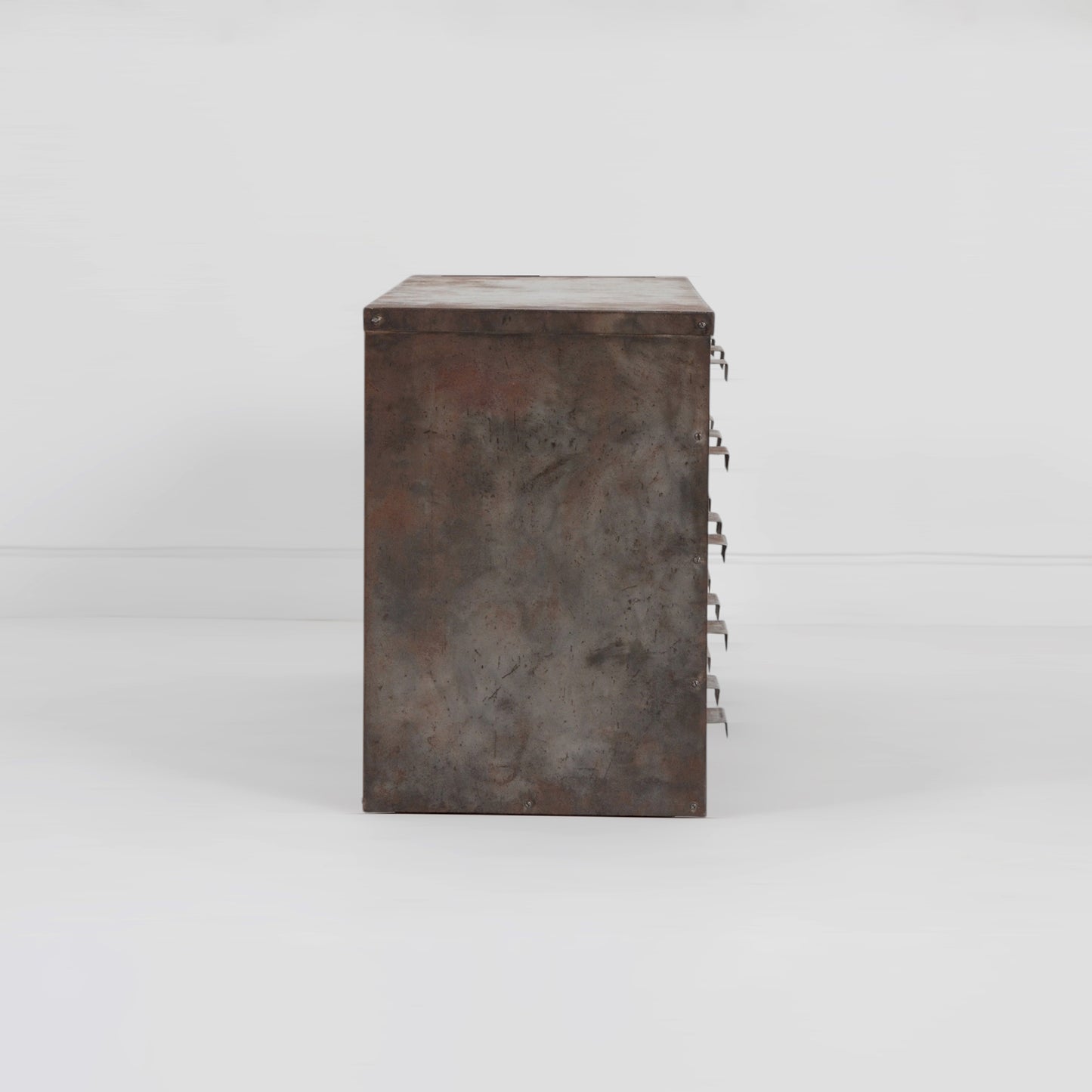 メタルキャビネット