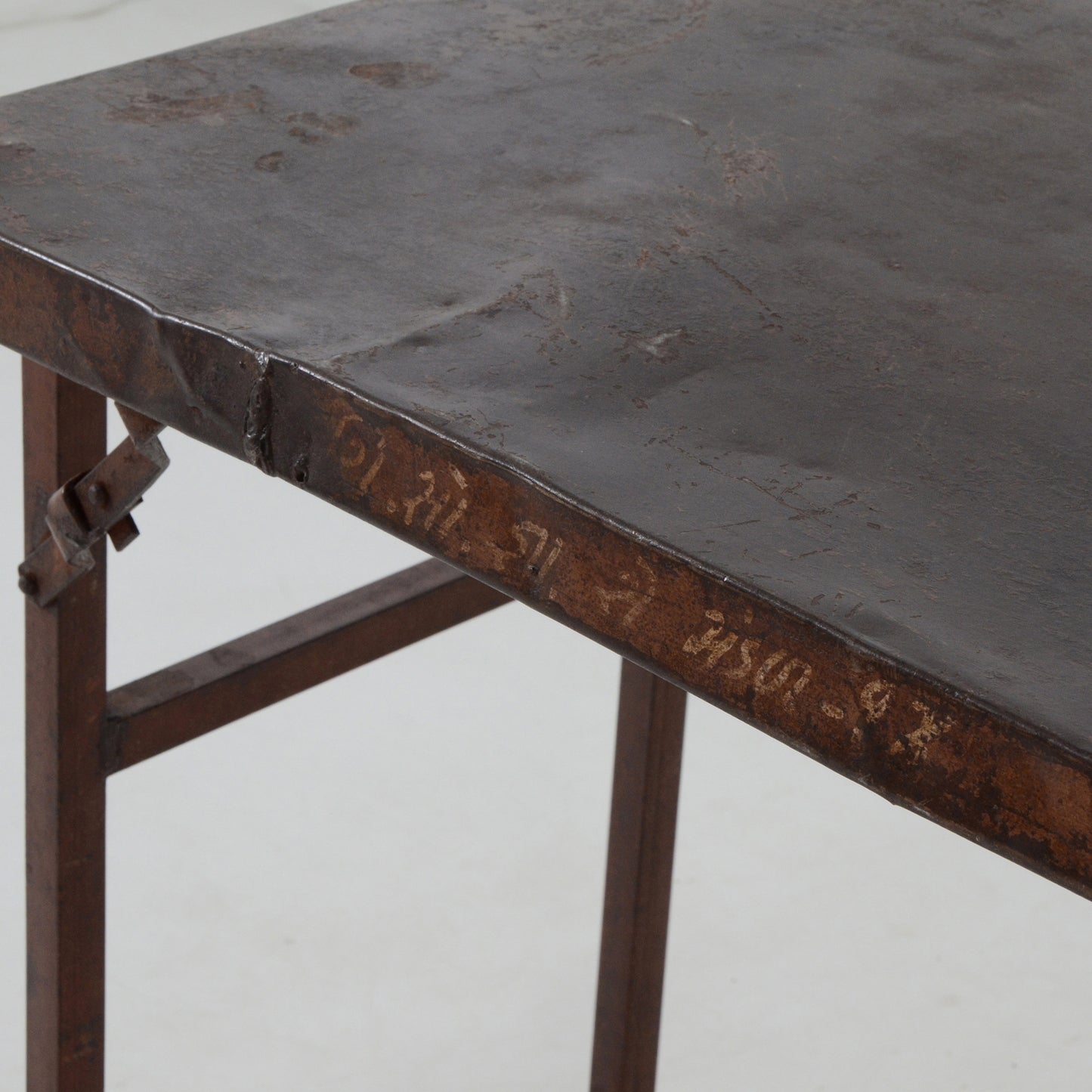 フォールディングテーブル