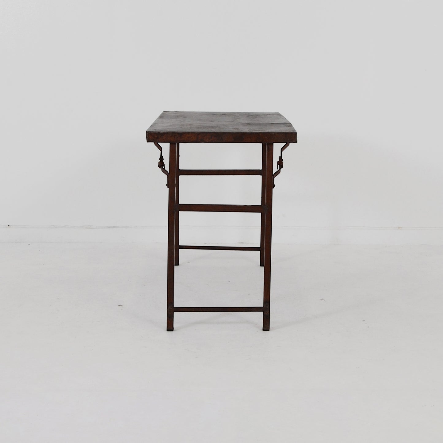 フォールディングテーブル