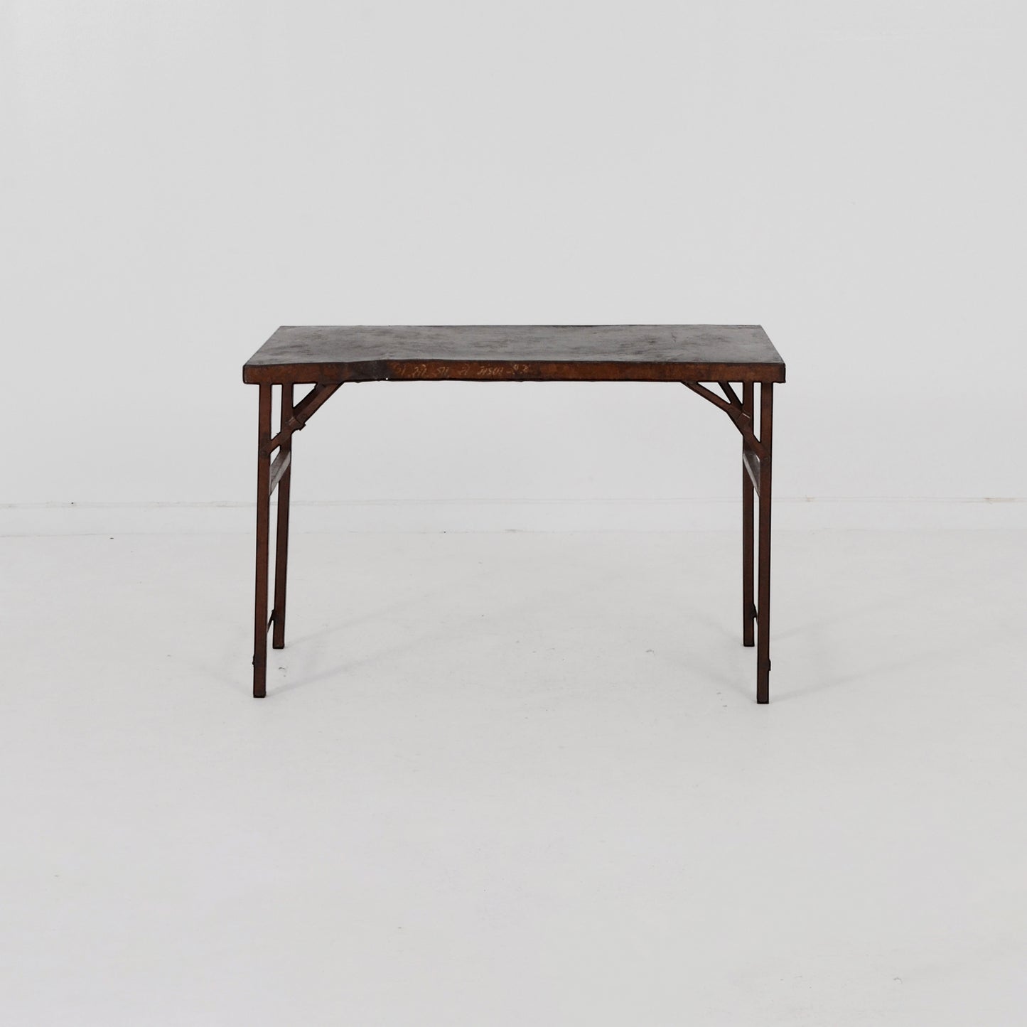 フォールディングテーブル