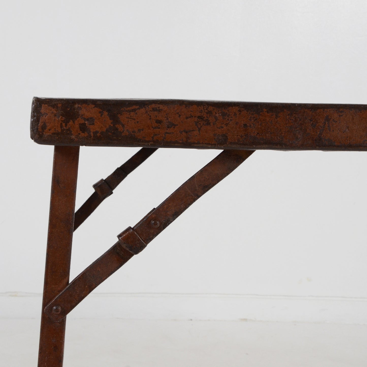 フォールディングテーブル