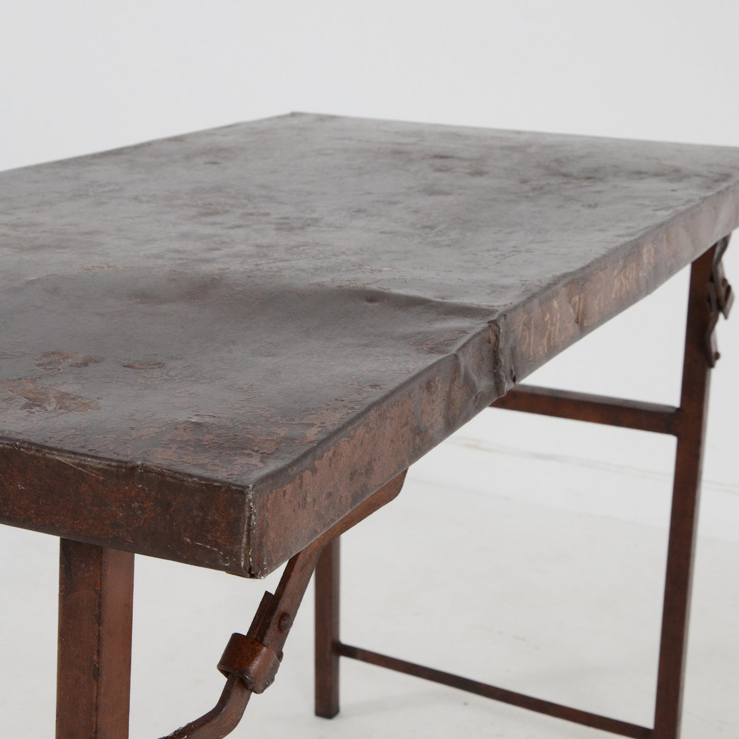 フォールディングテーブル