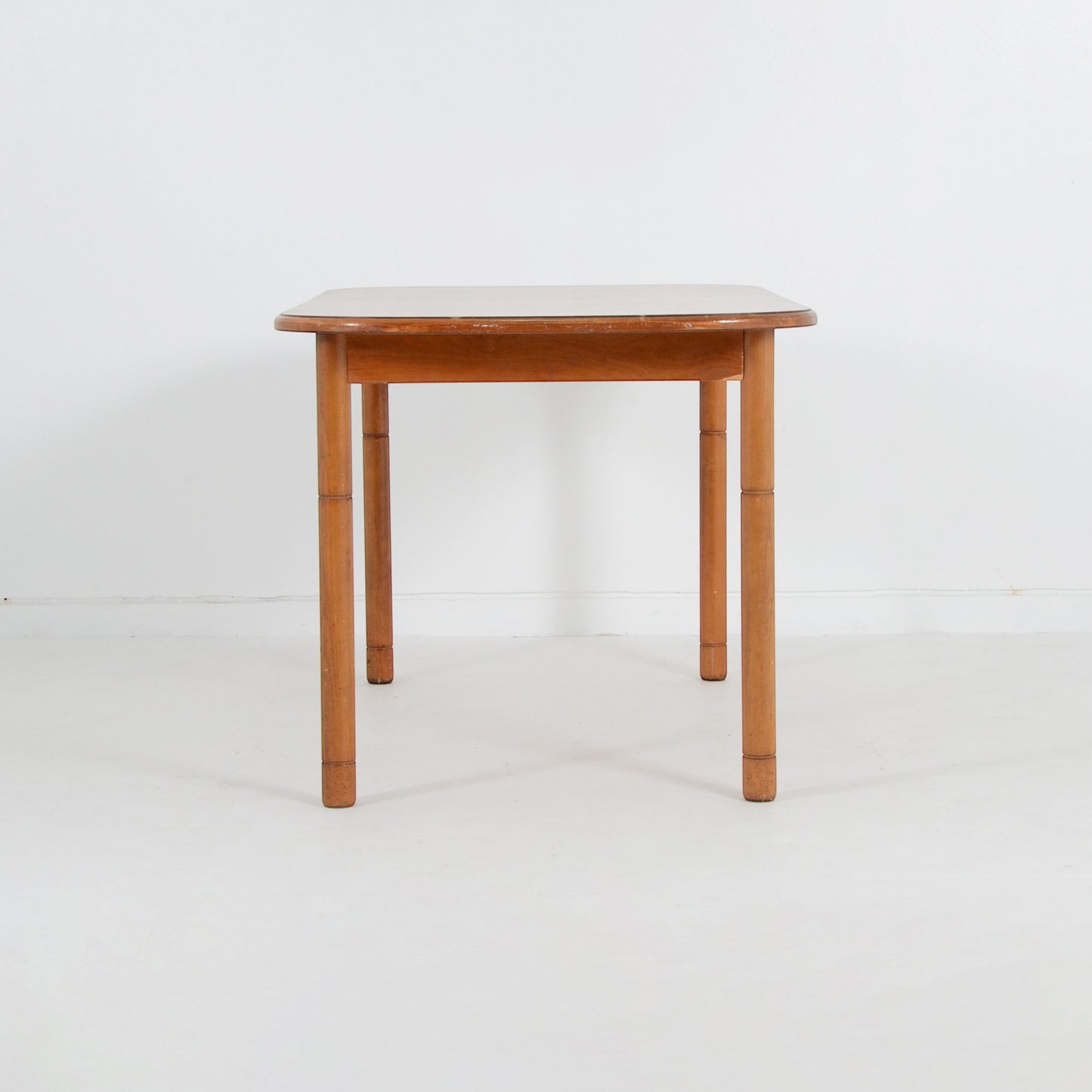 ダイニングテーブル