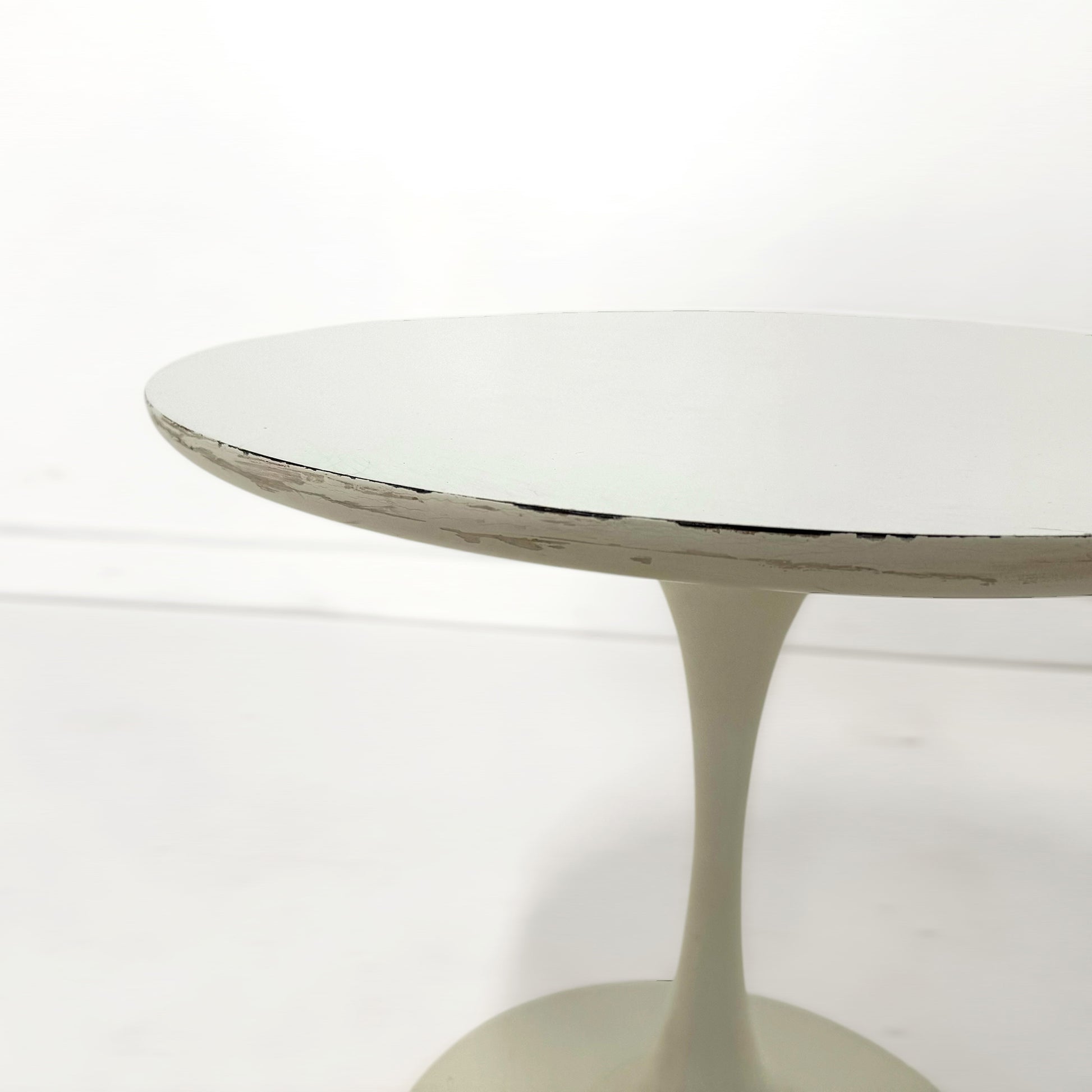 天板縁：塗装剥がれ箇所がございます