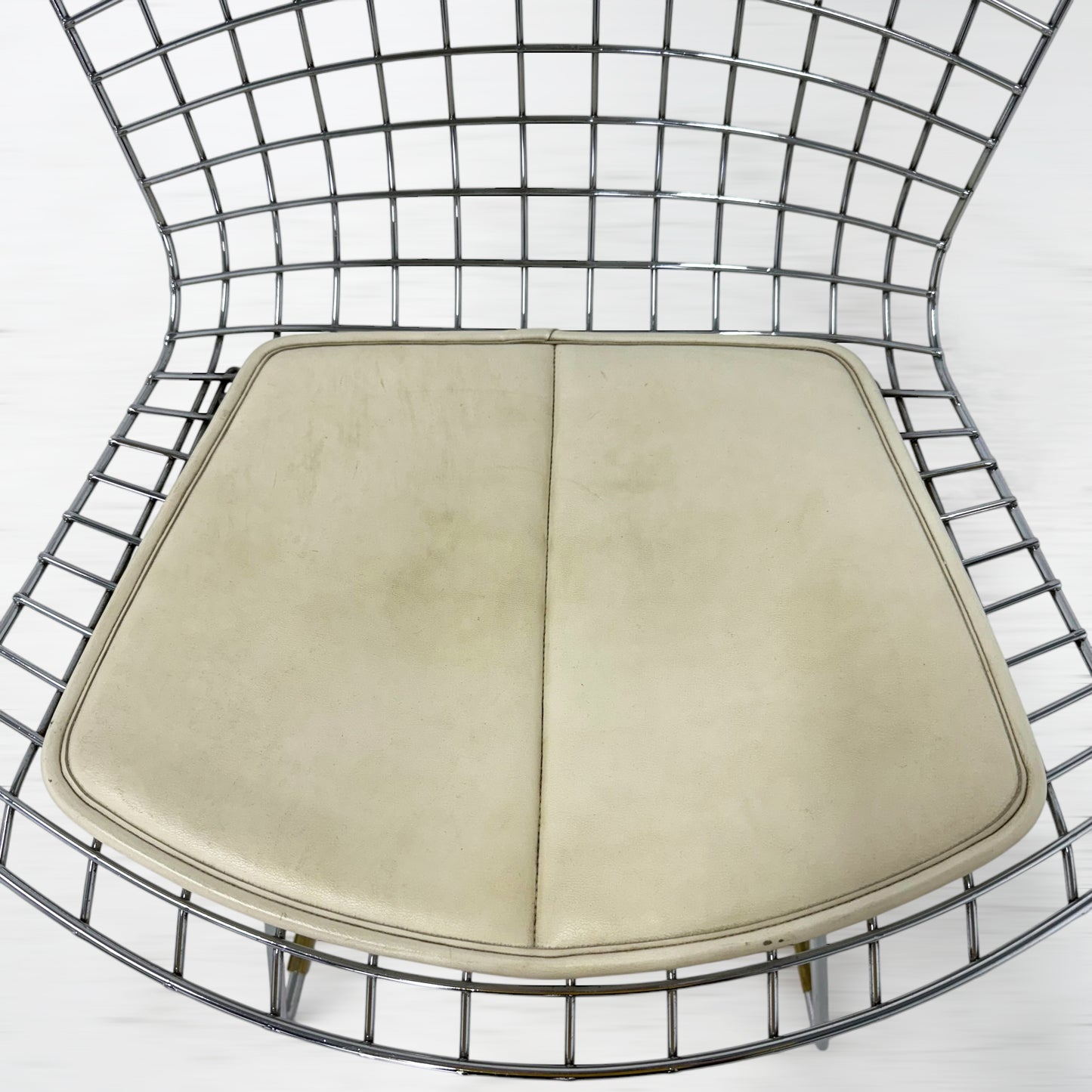 シートパッド：汚れ箇所がございます