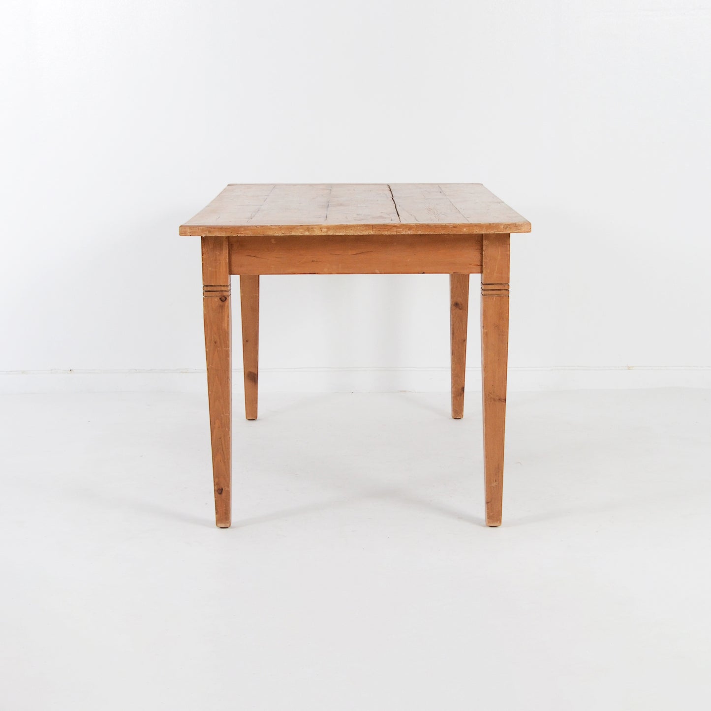 ダイニングテーブル