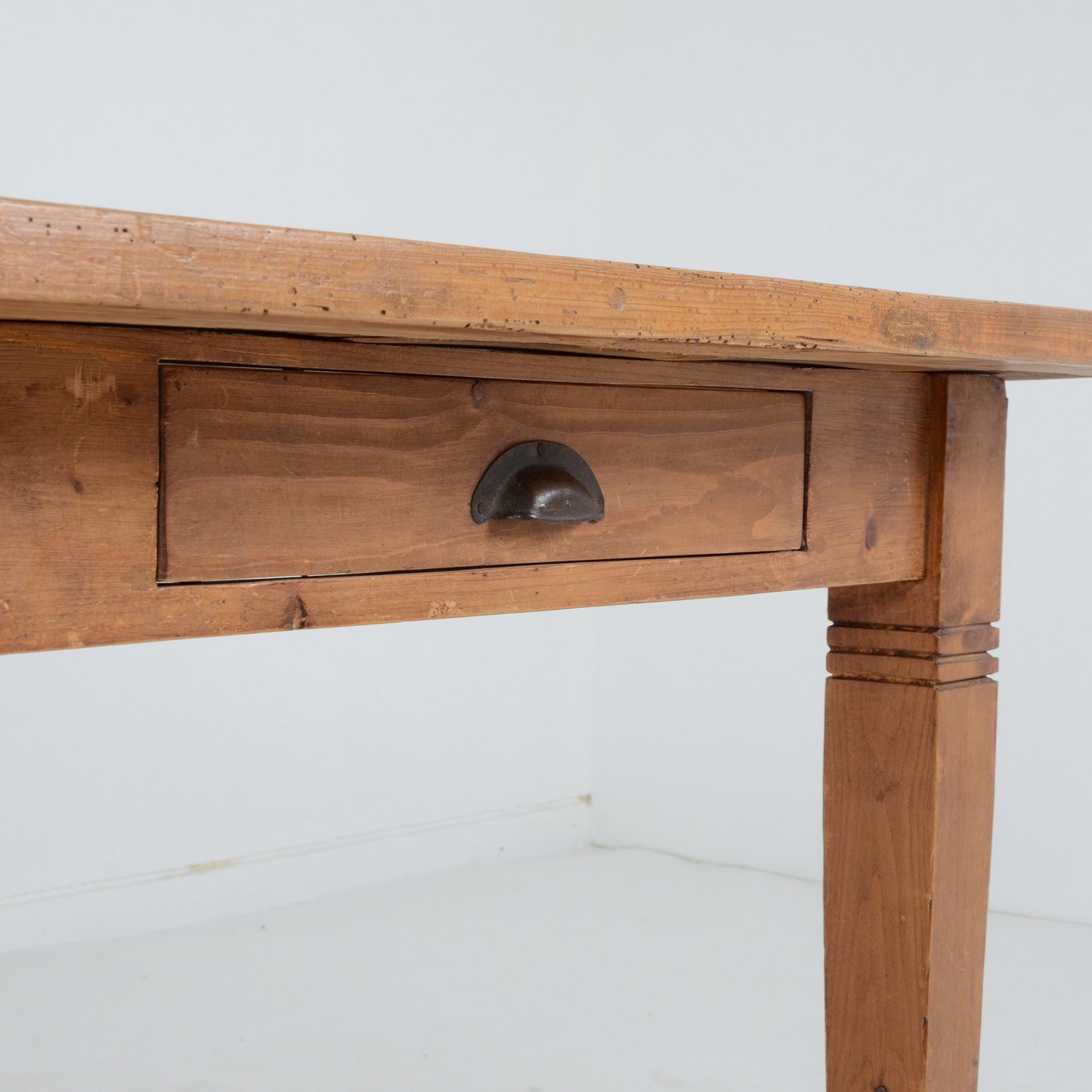 ダイニングテーブル