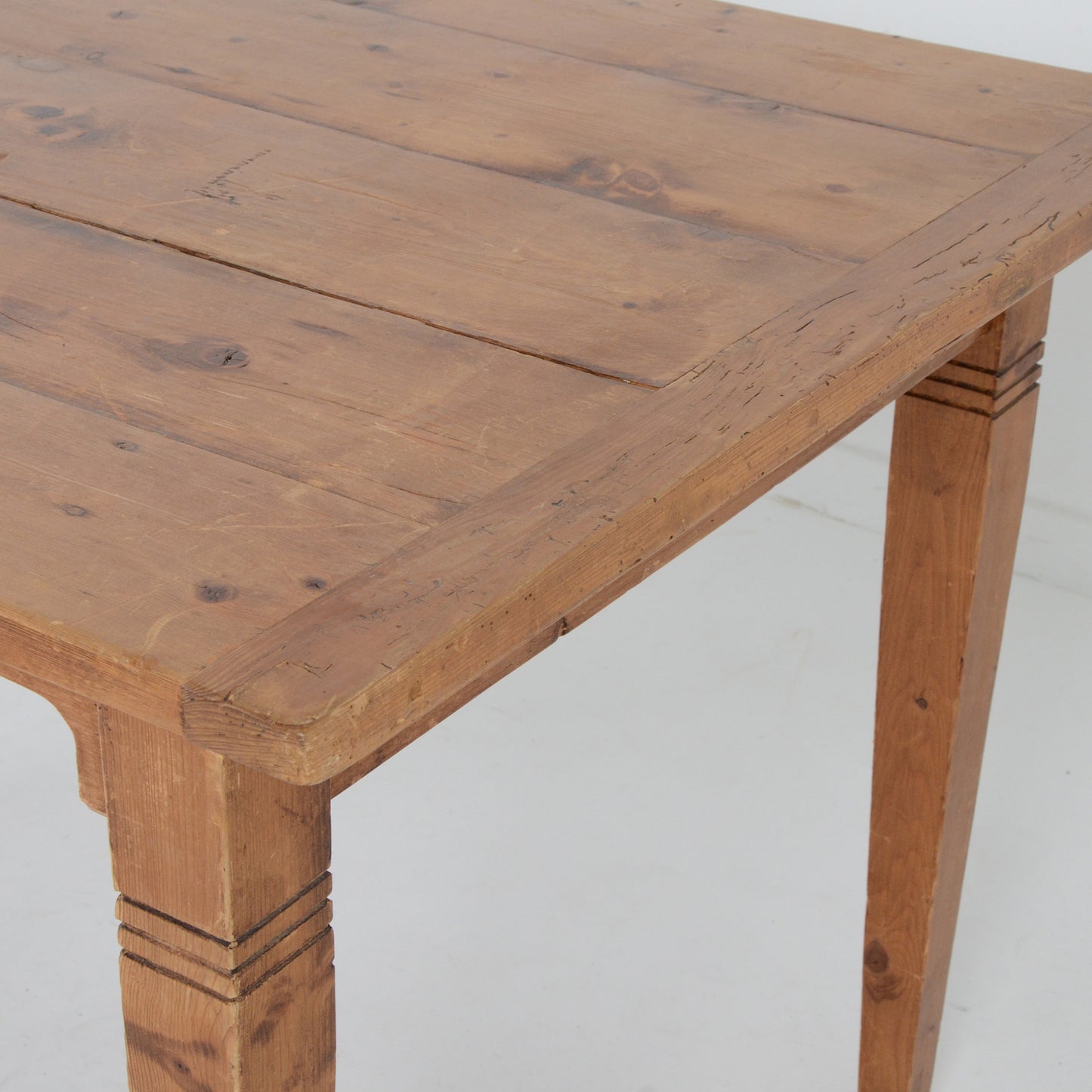 ダイニングテーブル