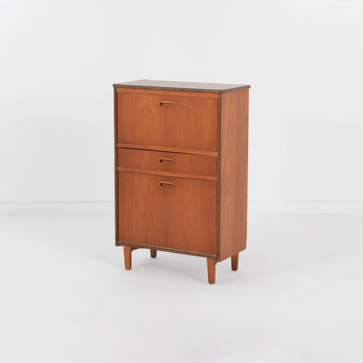 カクテルキャビネット