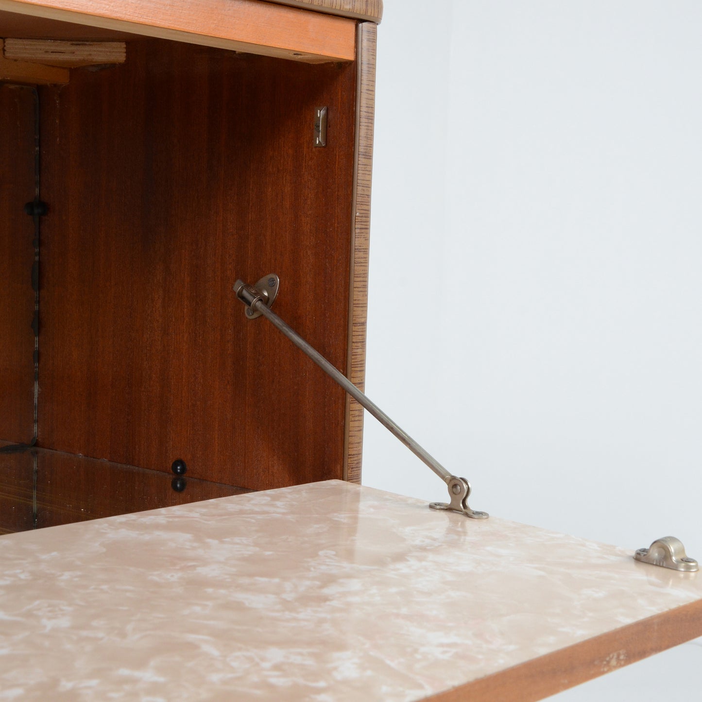 カクテルキャビネット