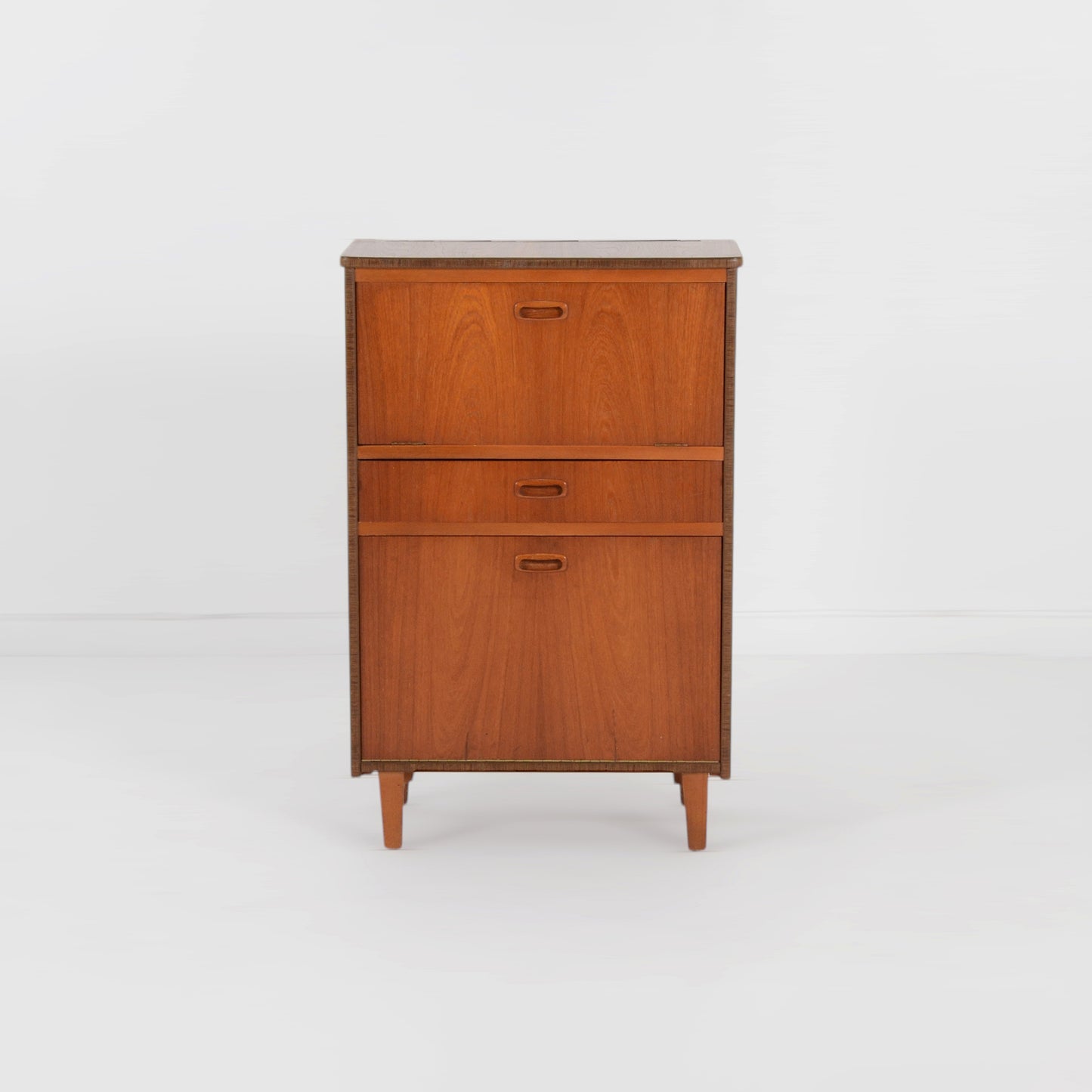 カクテルキャビネット