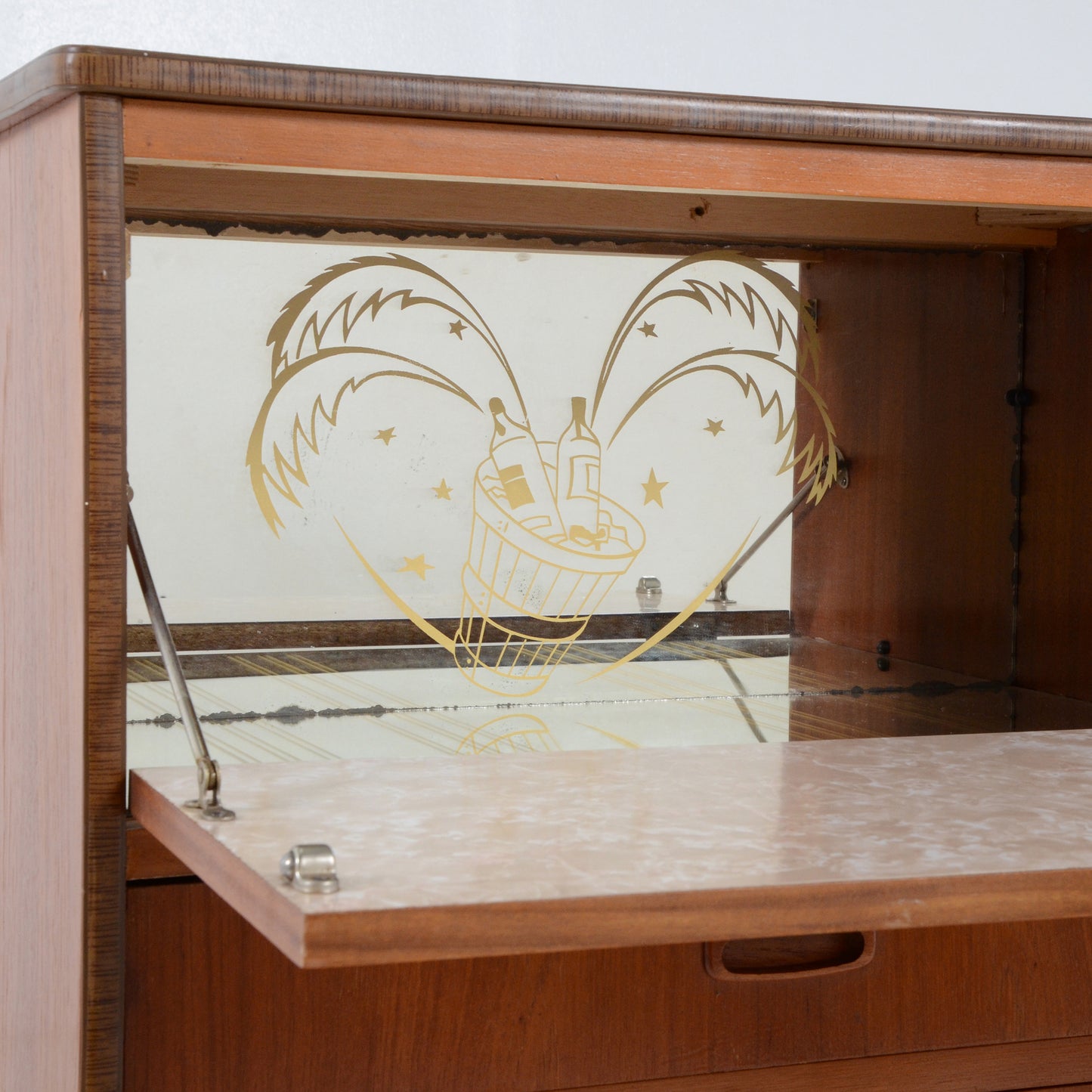 カクテルキャビネット