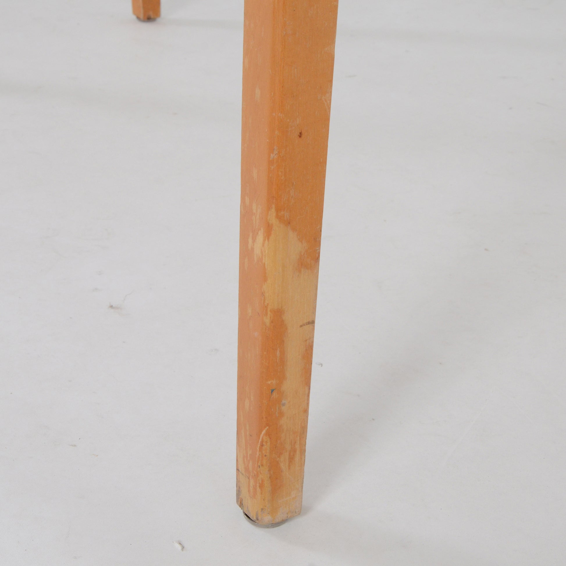 脚先：色抜けがございます