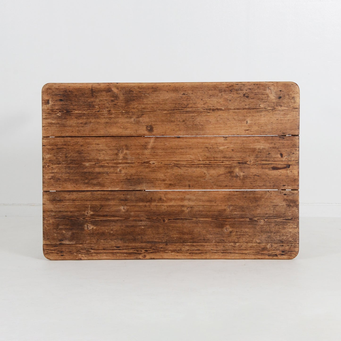 ターンドレッグテーブル