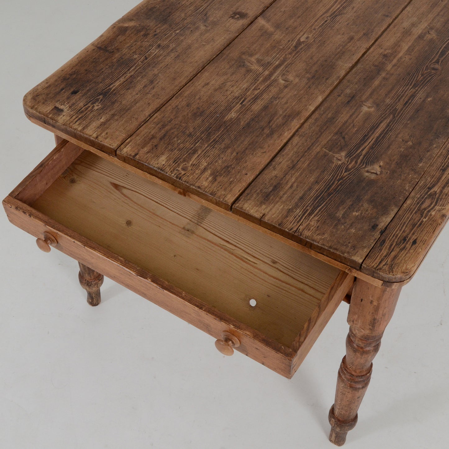 ターンドレッグテーブル