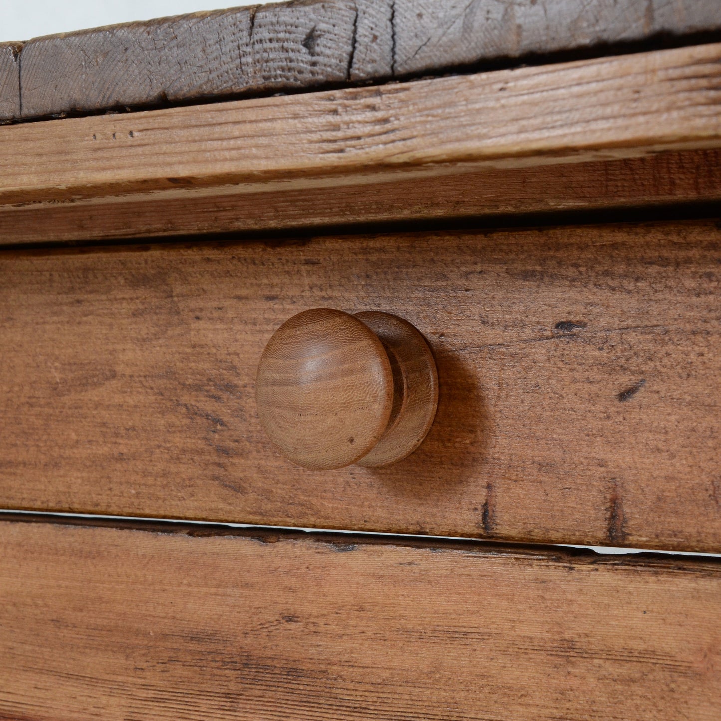 ターンドレッグテーブル